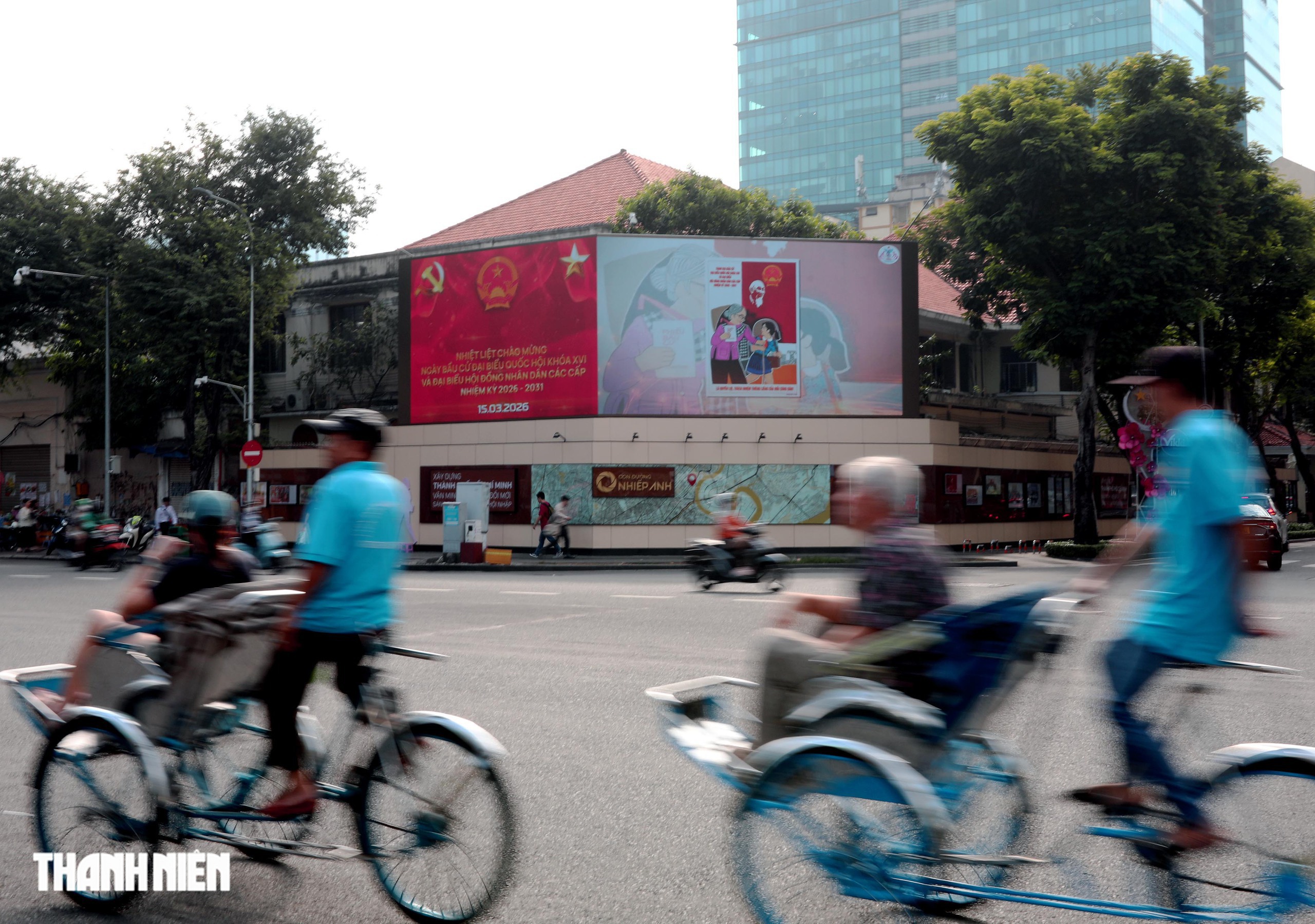 Bầu cử Quốc hội 2026: TP . HCM rực rỡ cờ hoa chào mừng ngày hội toàn dân - Ảnh 4.