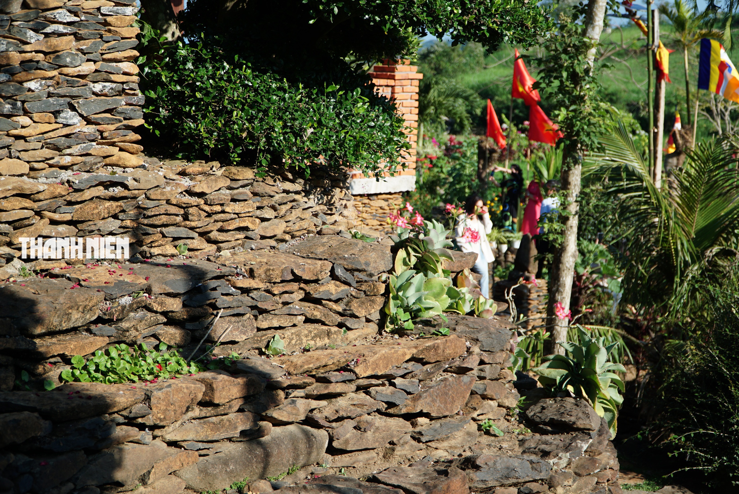 Kh&aacute;m ph&aacute; ch&ugrave;a Xu&acirc;n Quang gần 200 năm giữa ruộng bậc thang độc đ&aacute;o ở Đắk Lắk - Ảnh 4.