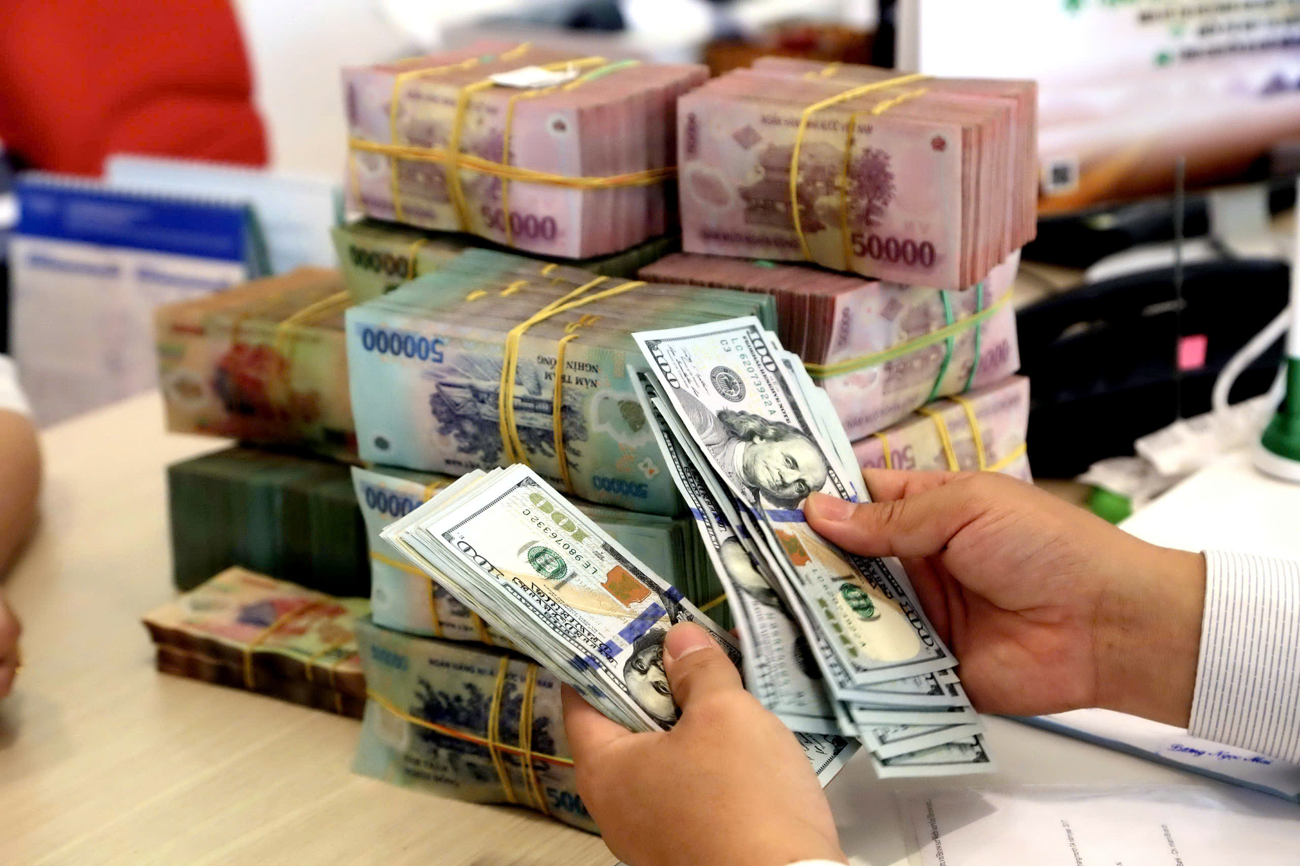 Giá USD hôm nay 14.3.2026: Đứng cao kịch trần, còn EUR, bảng Anh giảm sâu - Ảnh 1.