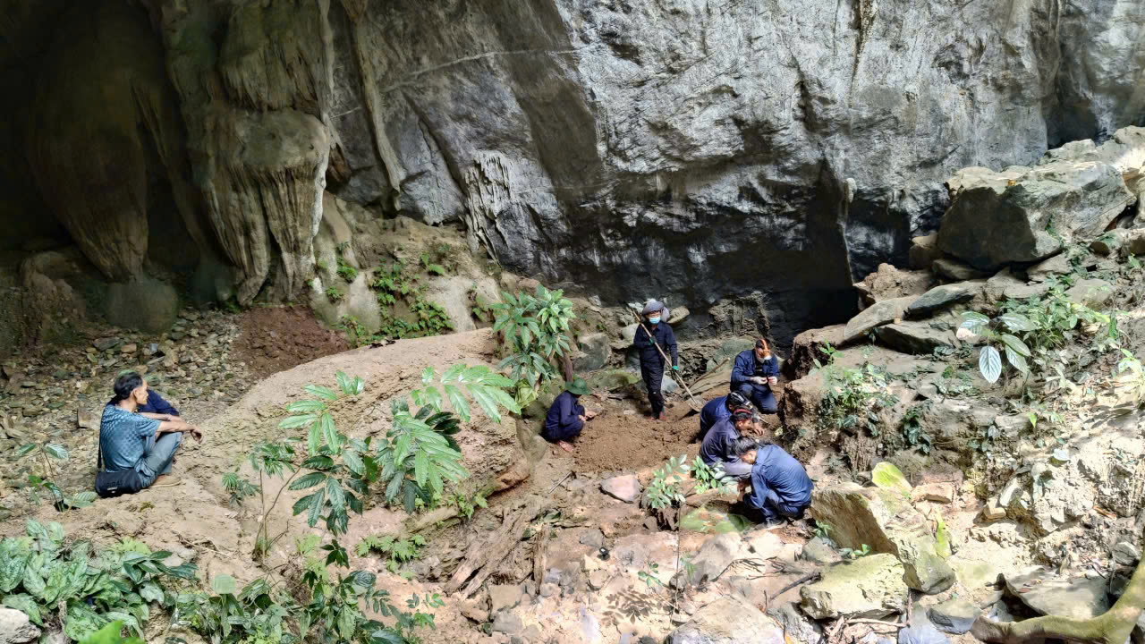 T&igrave;m thấy h&agrave;i cốt liệt sĩ c&ugrave;ng 45 vi&ecirc;n đạn AK tr&ecirc;n đất bạn L&agrave;o - Ảnh 1.