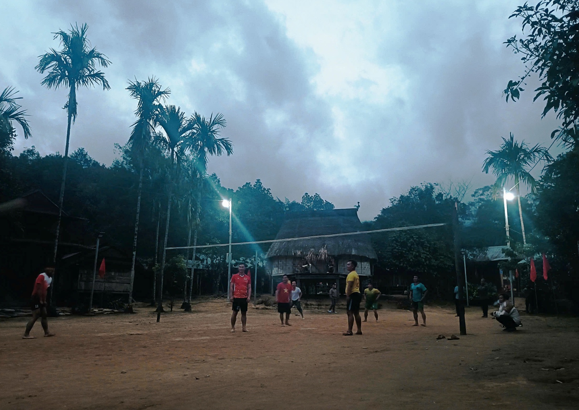 Aur bừng sáng giữa đại ngàn- Ảnh 3.