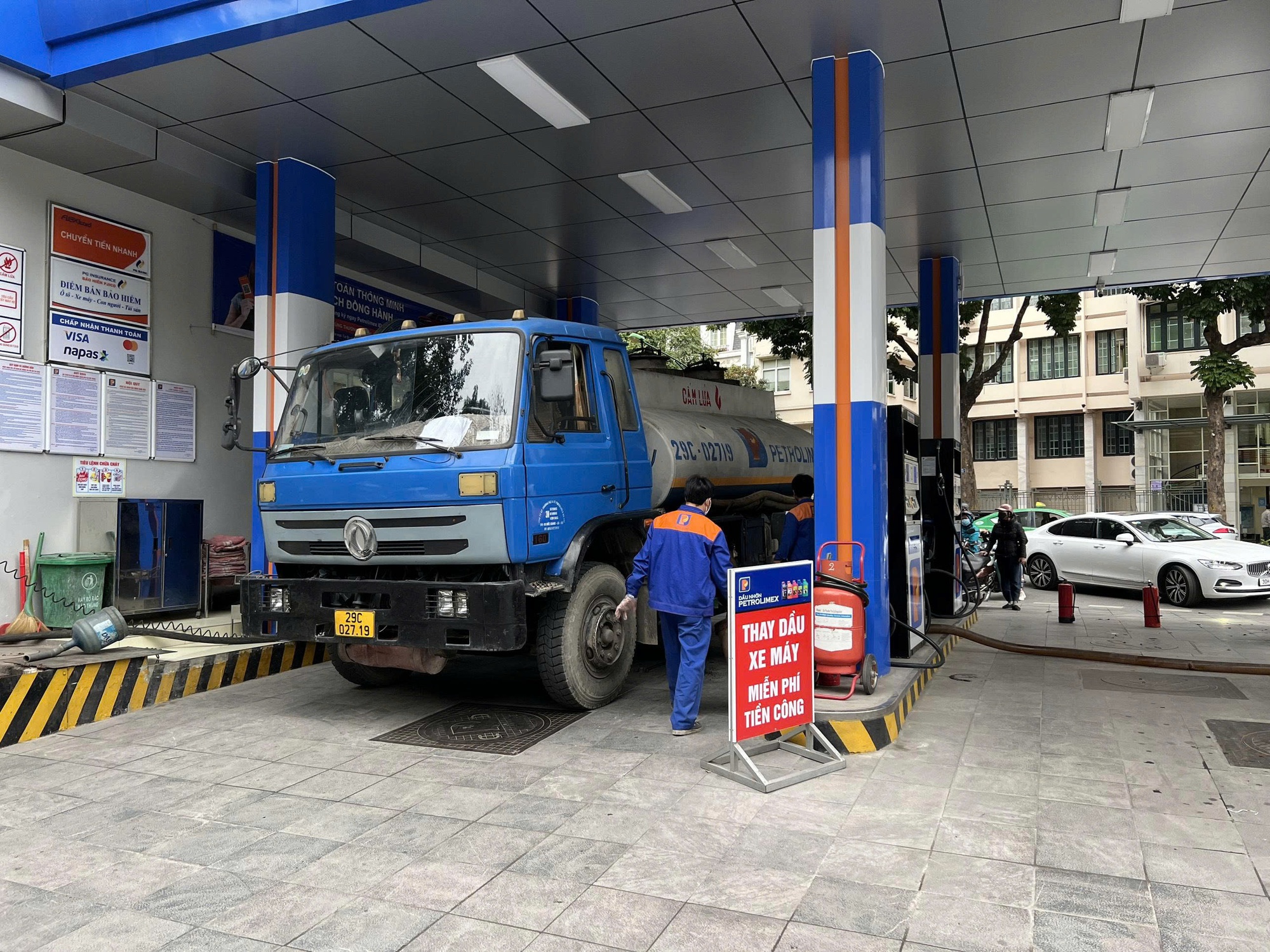 Sử dụng quỹ b&igrave;nh ổn, đảm bảo đủ xăng dầu trong nước- Ảnh 1.