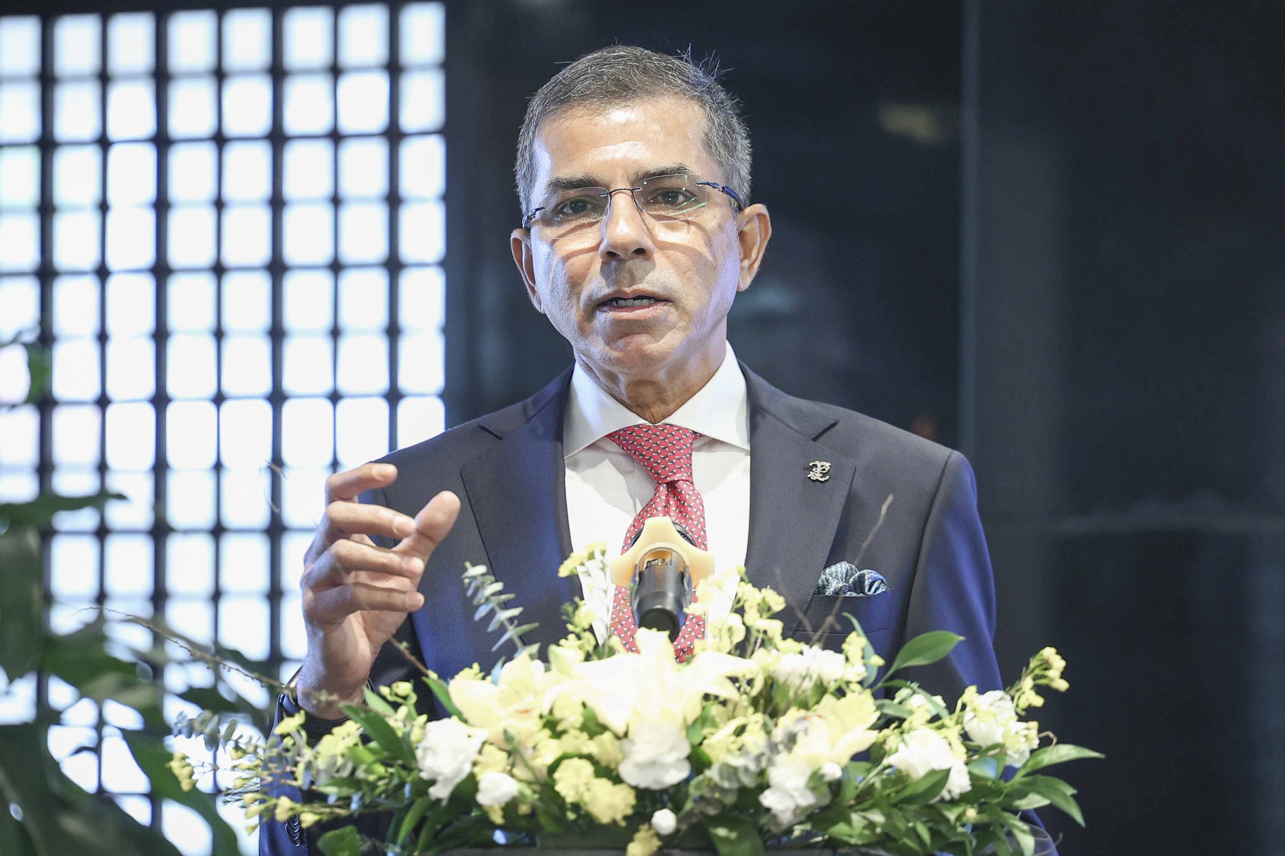 Nhận diện 'bẫy' lừa đảo khi xin visa m&ugrave;a cao điểm - Ảnh 1.