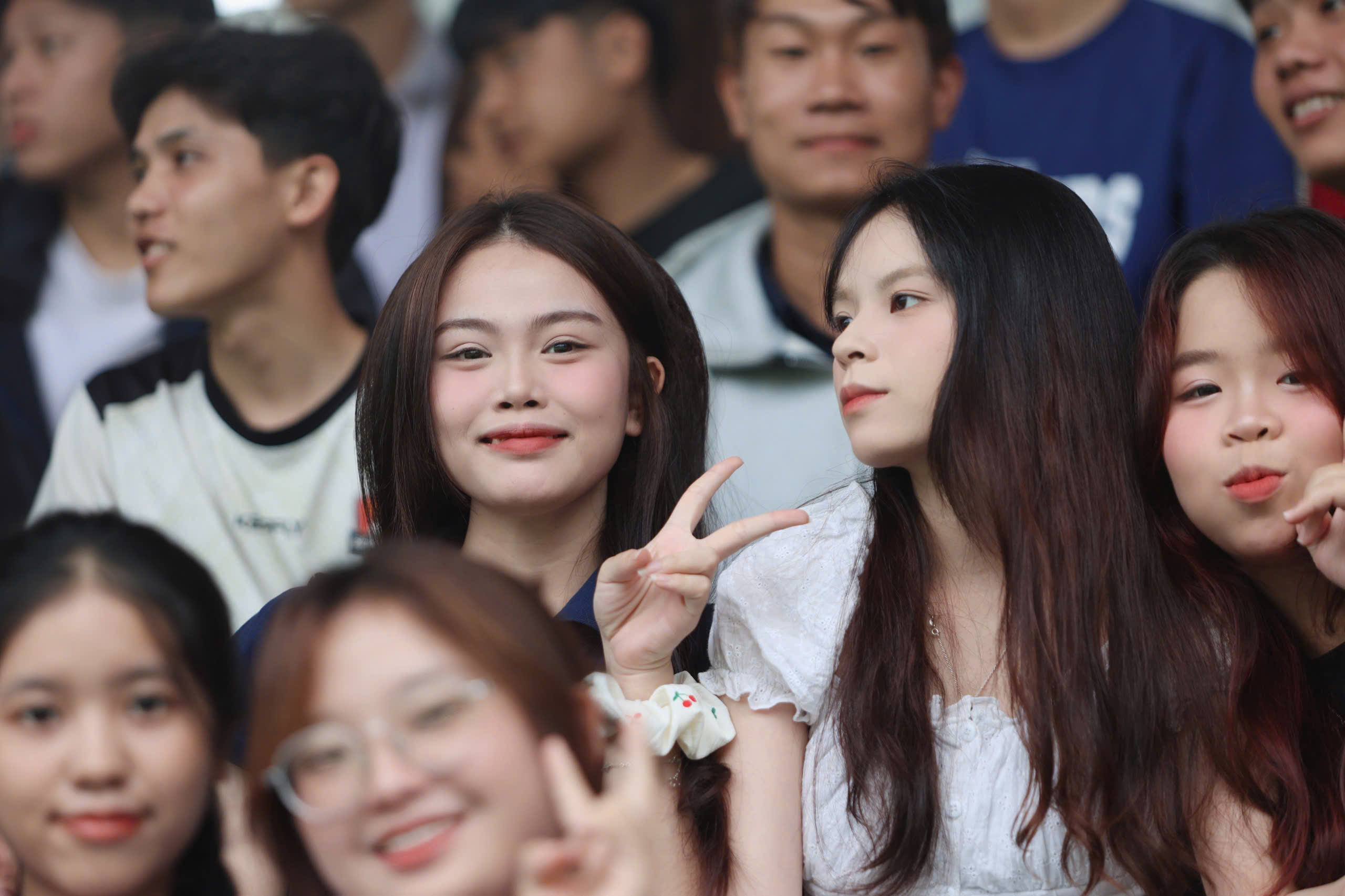 TNSV THACO cup 2026: Những 'b&oacute;ng hồng' rạng rỡ tr&ecirc;n kh&aacute;n đ&agrave;i SVĐ Trường ĐH Nha Trang- Ảnh 4.