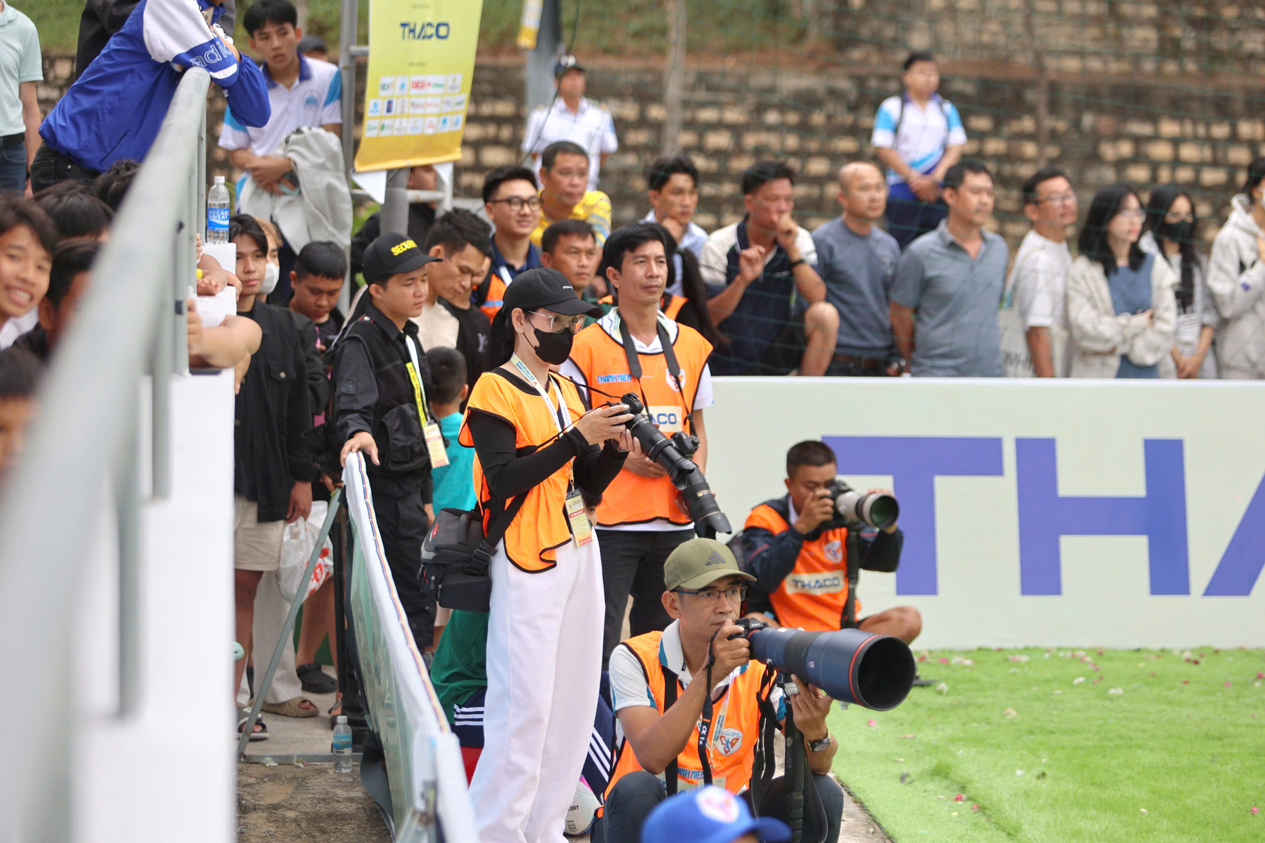 TNSV THACO cup 2026: Kh&aacute;n đ&agrave;i SVĐ Trường ĐH Nha Trang chật k&iacute;n kh&aacute;n giả- Ảnh 10.