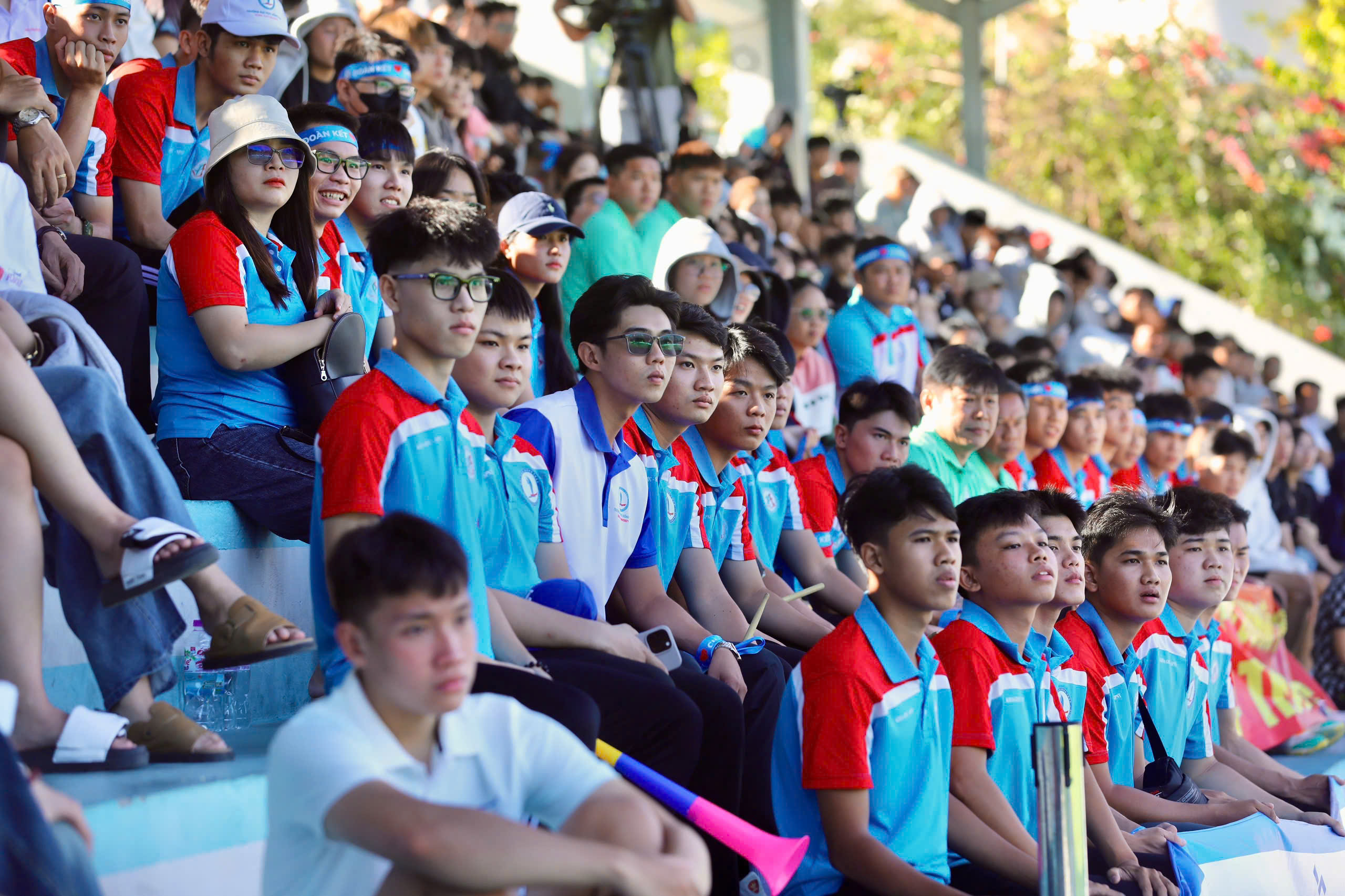 TNSV THACO cup 2026: Kh&aacute;n đ&agrave;i SVĐ Trường ĐH Nha Trang chật k&iacute;n kh&aacute;n giả- Ảnh 6.