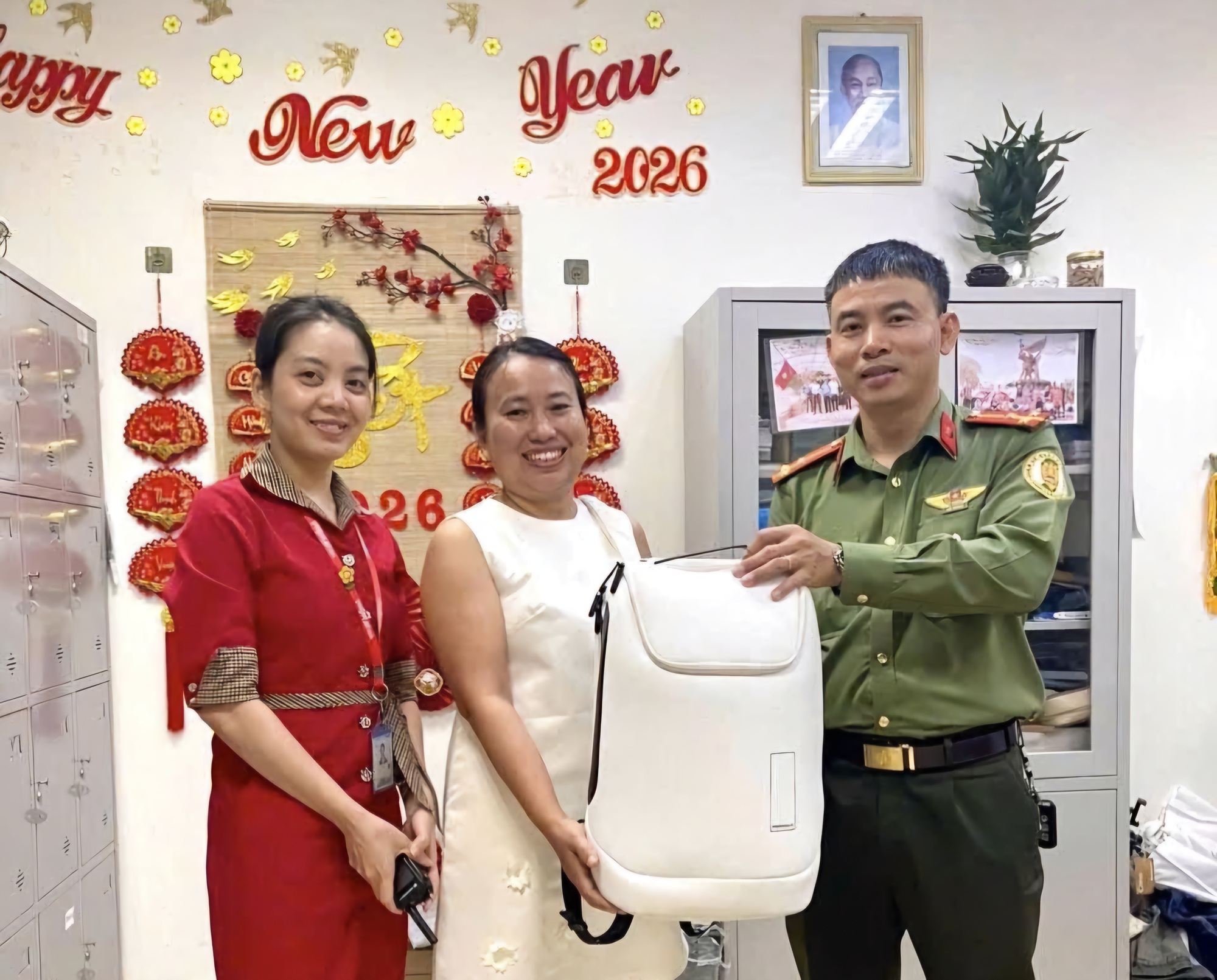 Du khách Ấn Độ rời sân bay Đà Nẵng vào TP.HCM phát hiện mất balo có 5.000 USD - Ảnh 1.