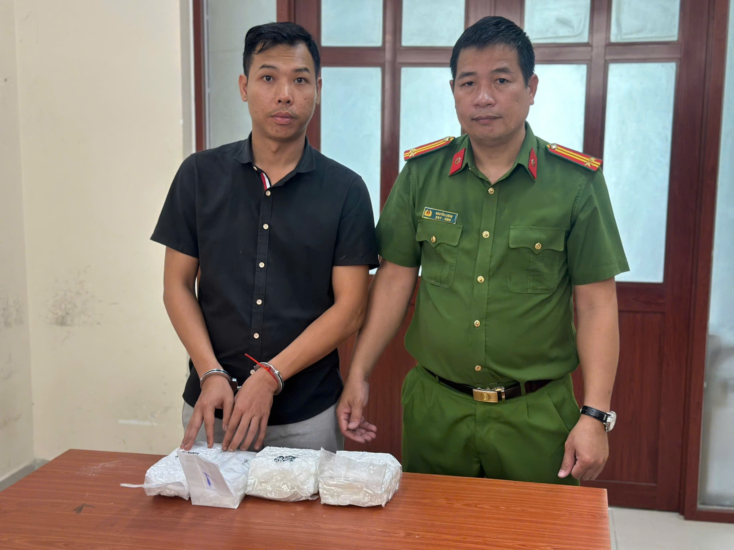 TP.HCM: Triệt phá đường dây vận chuyển ma túy từ biên giới Campuchia về tiêu thụ- Ảnh 2.