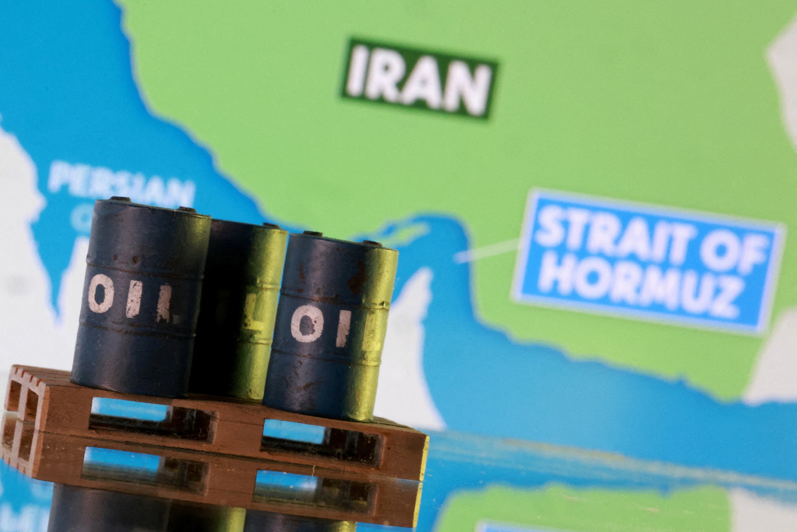 Iran rải thủy lôi ra eo biển Hormuz, phương Tây tính hộ tống tàu dầu - Ảnh 1.