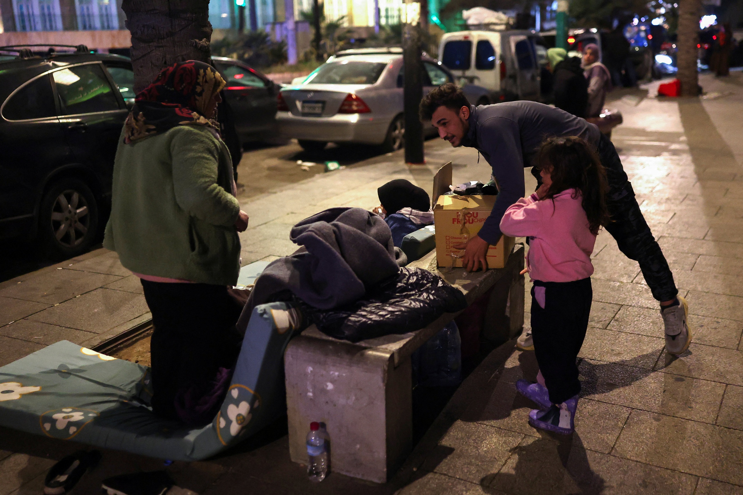 LHQ: Israel tấn c&ocirc;ng Lebanon khiến 700.000 người di dời, 84 trẻ em thiệt mạng - Ảnh 1.