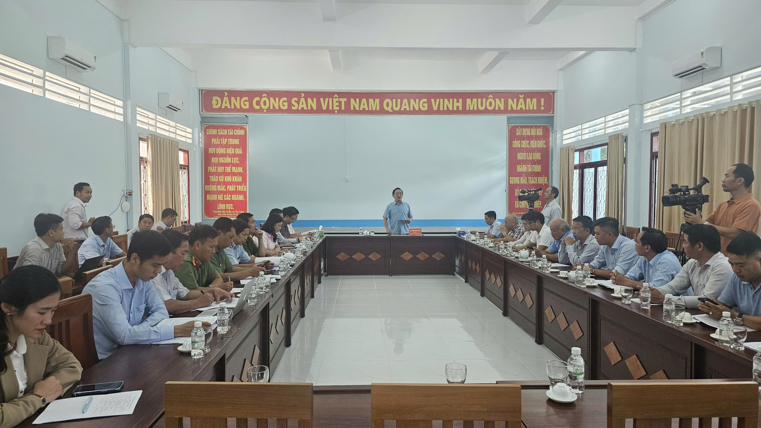 Vĩnh Long: Họp các thương nhân xăng dầu, đảm bảo nguồn cung- Ảnh 1.