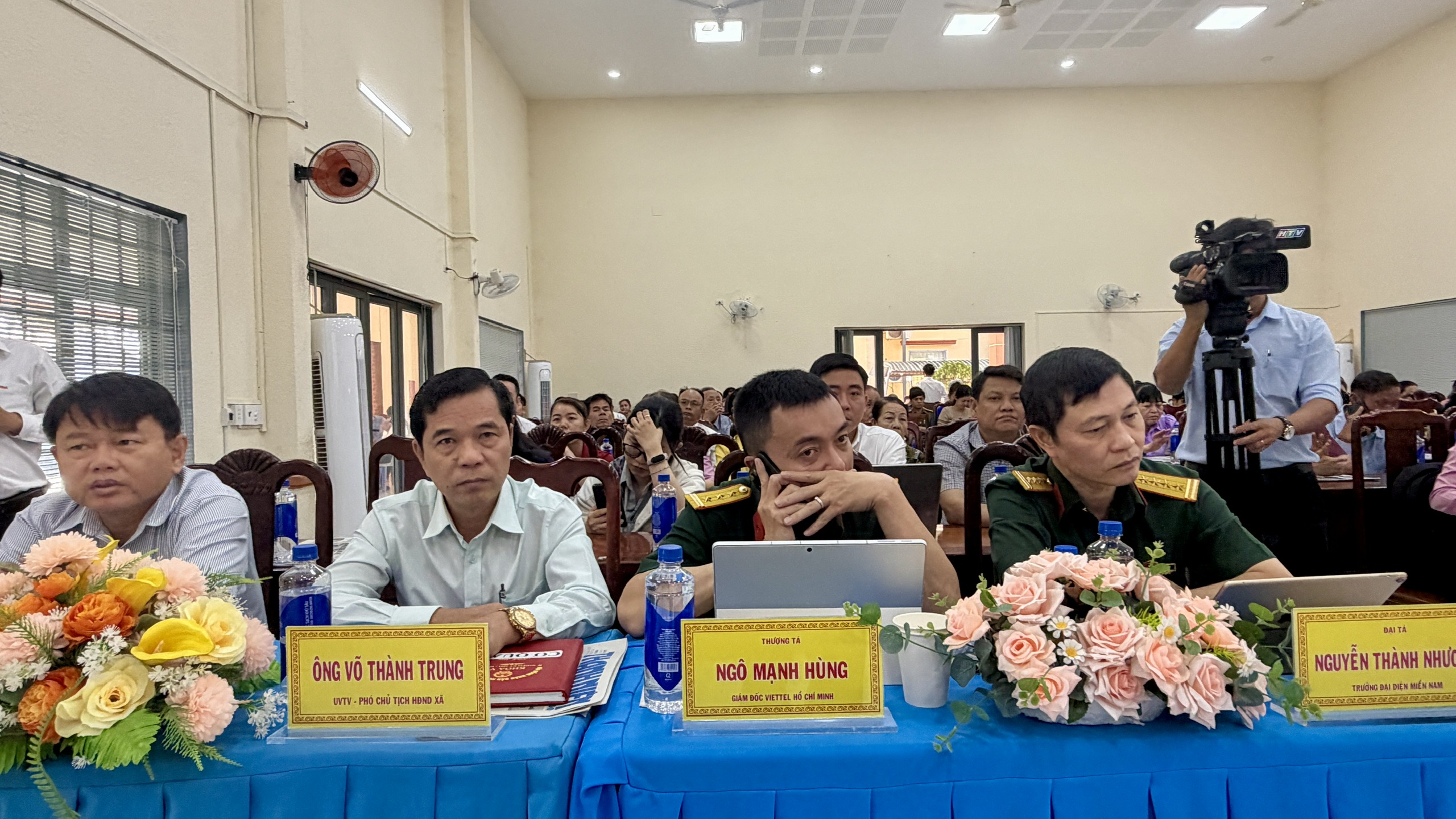 Cử tri mong muốn n&acirc;ng cao chất lượng viễn th&ocirc;ng, trung tướng T&agrave;o Đức Thắng tiếp thu &yacute; kiến- Ảnh 2.