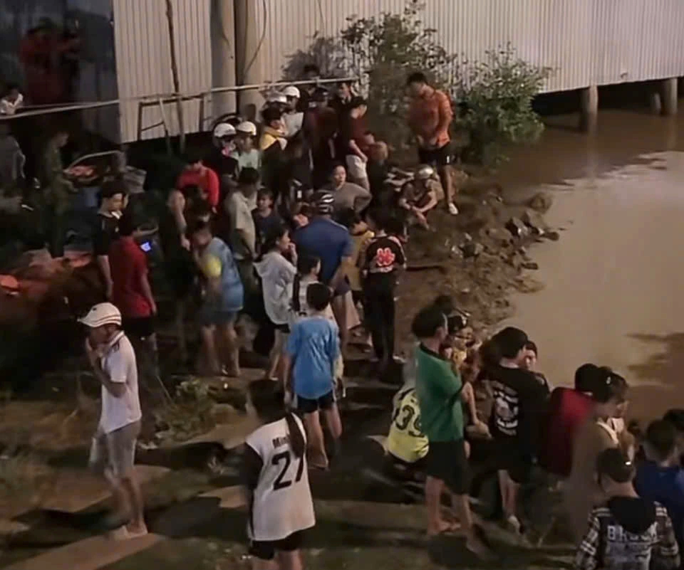 Bé gái 3 tuổi ở Cà Mau rơi xuống sông tử vong- Ảnh 1.