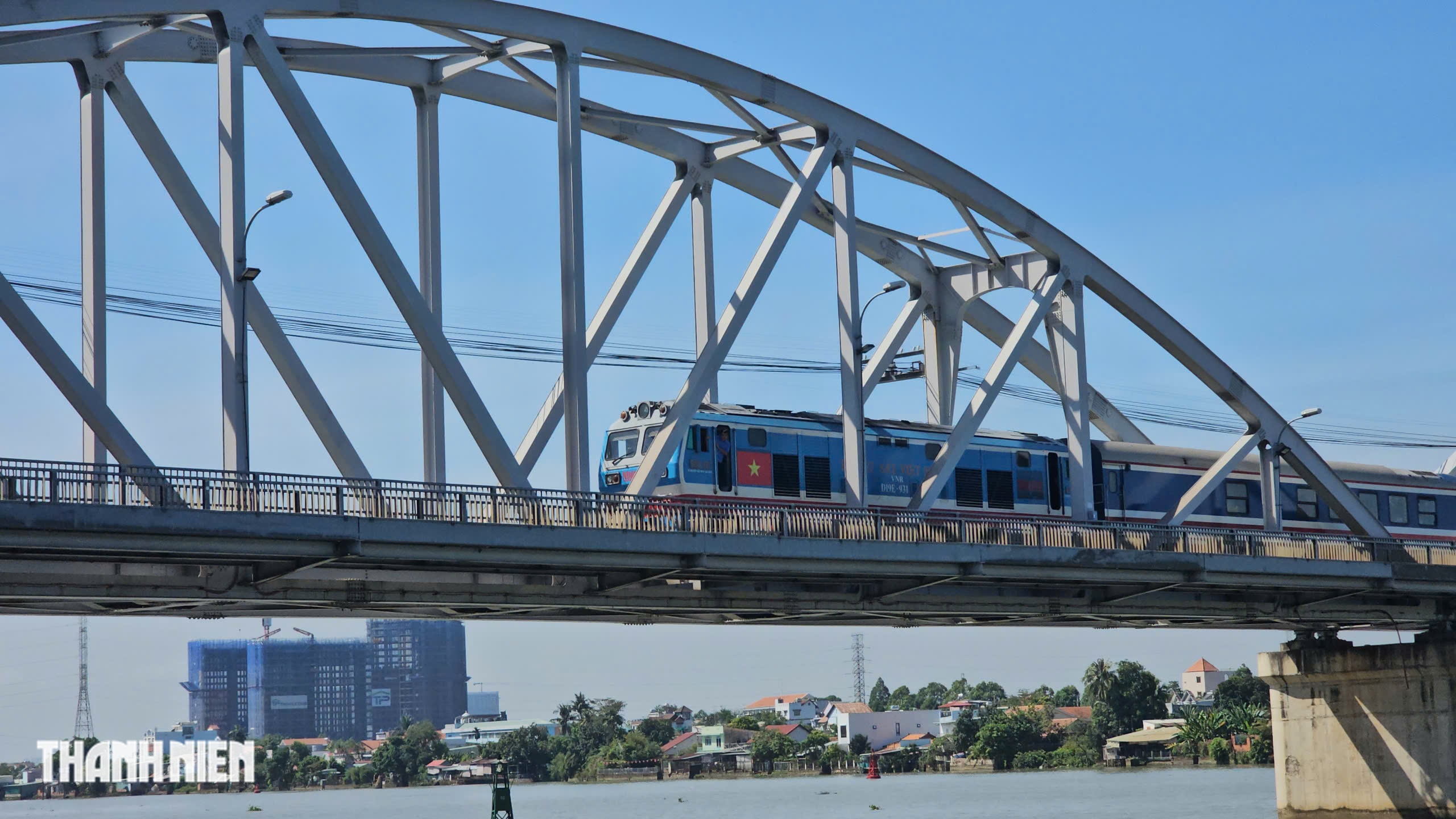 Tàu hàng gần 1.000 tấn qua cầu Ghềnh thành công, đường sắt Bắc - Nam thông tuyến - Ảnh 7.