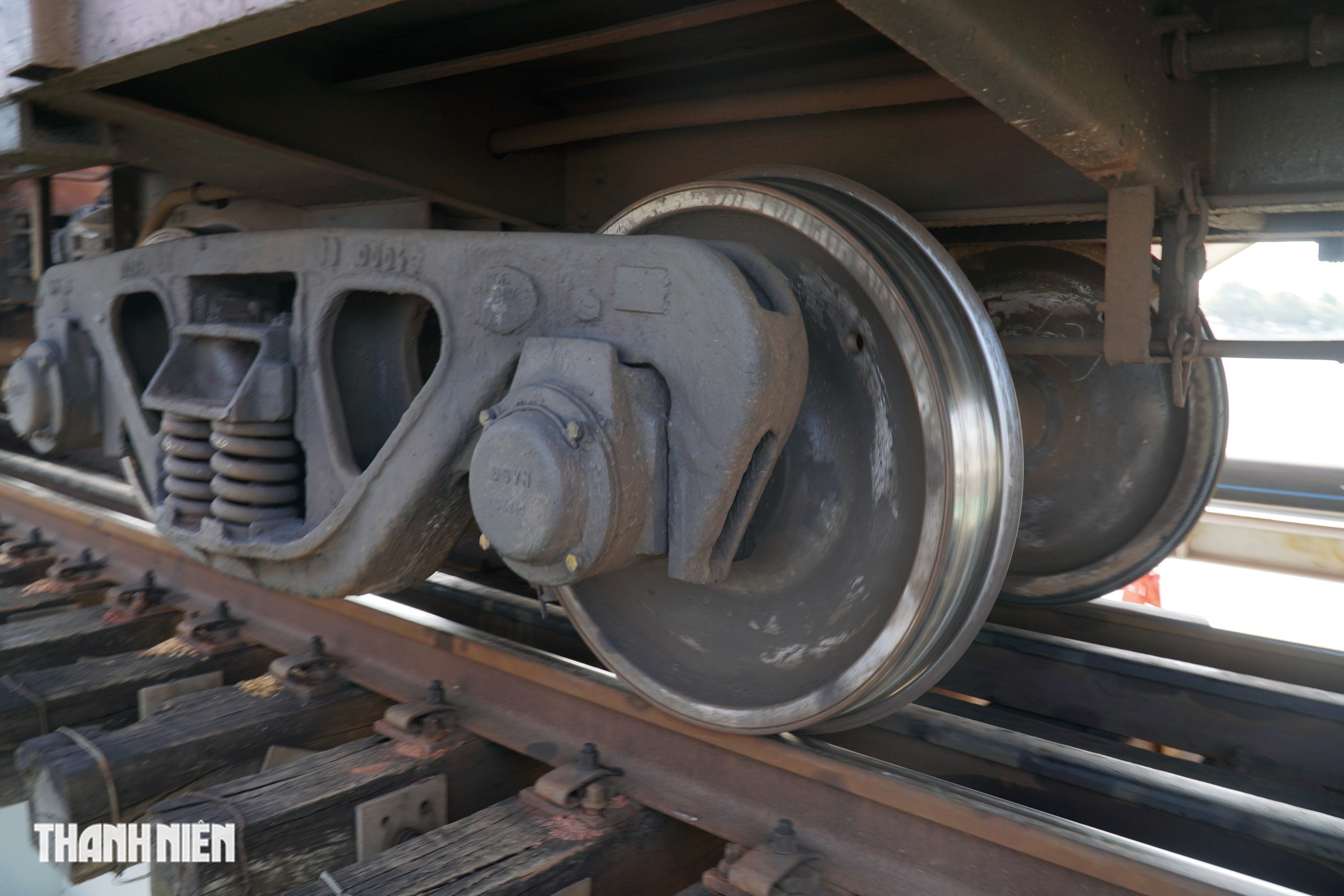 Tàu hàng gần 1.000 tấn qua cầu Ghềnh thành công, đường sắt Bắc - Nam thông tuyến - Ảnh 5.