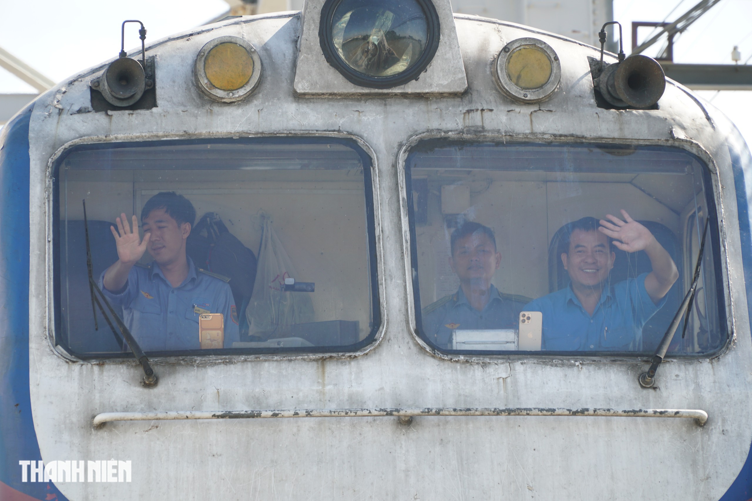 Tàu hàng gần 1.000 tấn qua cầu Ghềnh thành công, đường sắt Bắc - Nam thông tuyến - Ảnh 3.