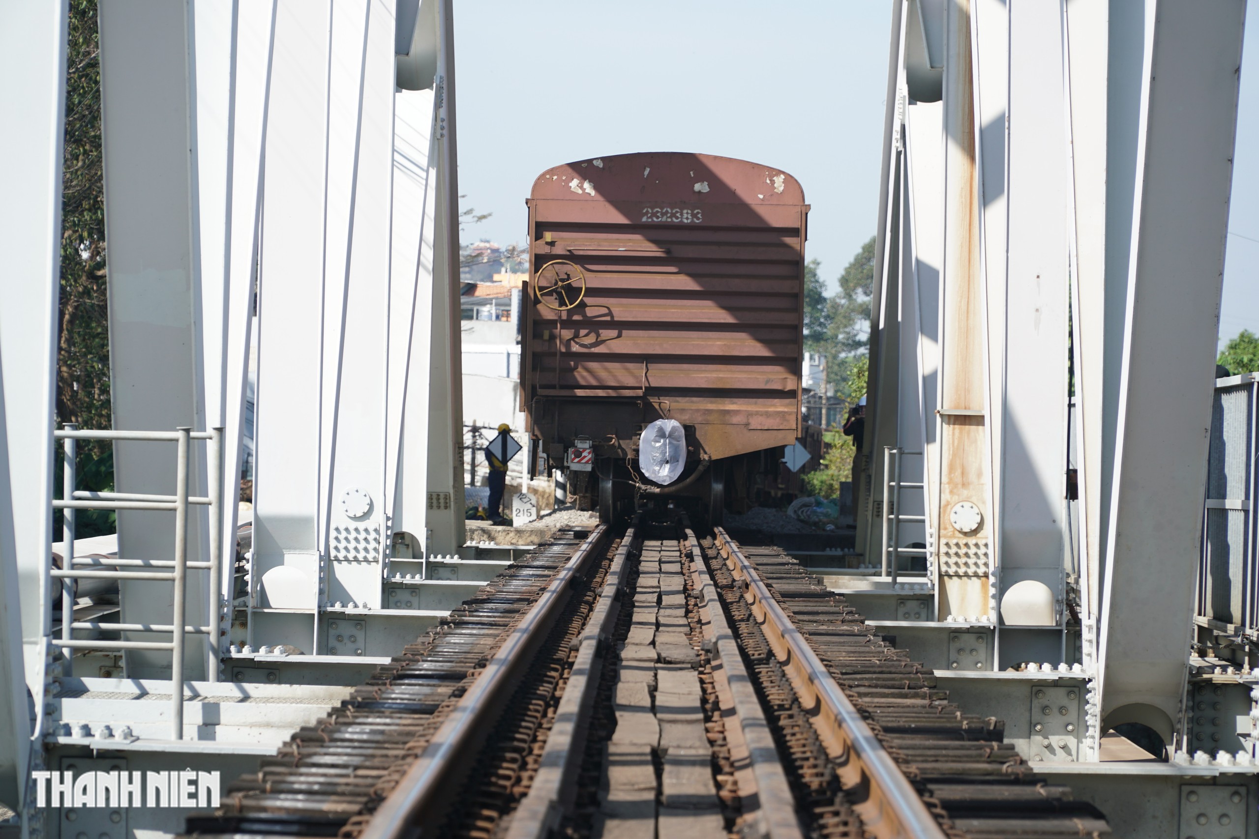 Tàu hàng gần 1.000 tấn qua cầu Ghềnh thành công, đường sắt Bắc - Nam thông tuyến - Ảnh 6.