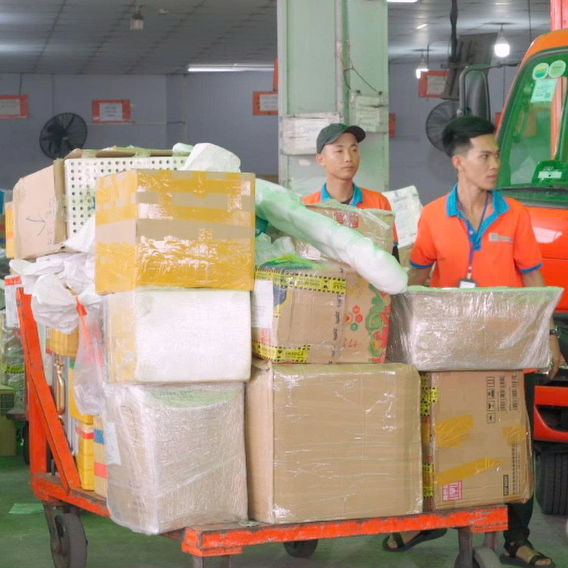 FUTA Express không tăng giá vận chuyển hàng thiết yếu giữa lúc giá xăng dầu biến động- Ảnh 2.