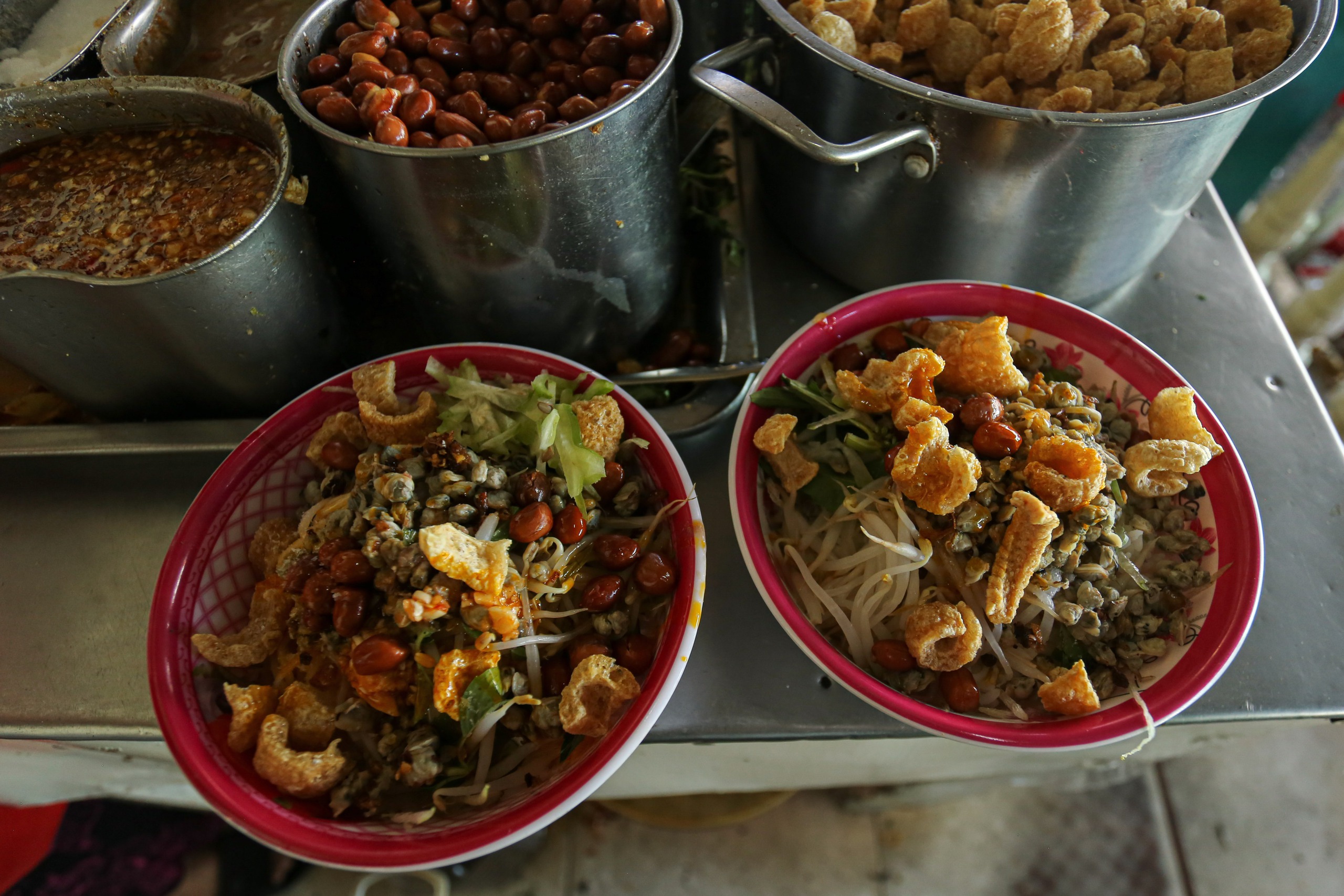 10.000 đồng ăn g&igrave; ở Huế: 'C&agrave;ng qu&eacute;t' những tọa độ ngon - bổ - rẻ- Ảnh 1.