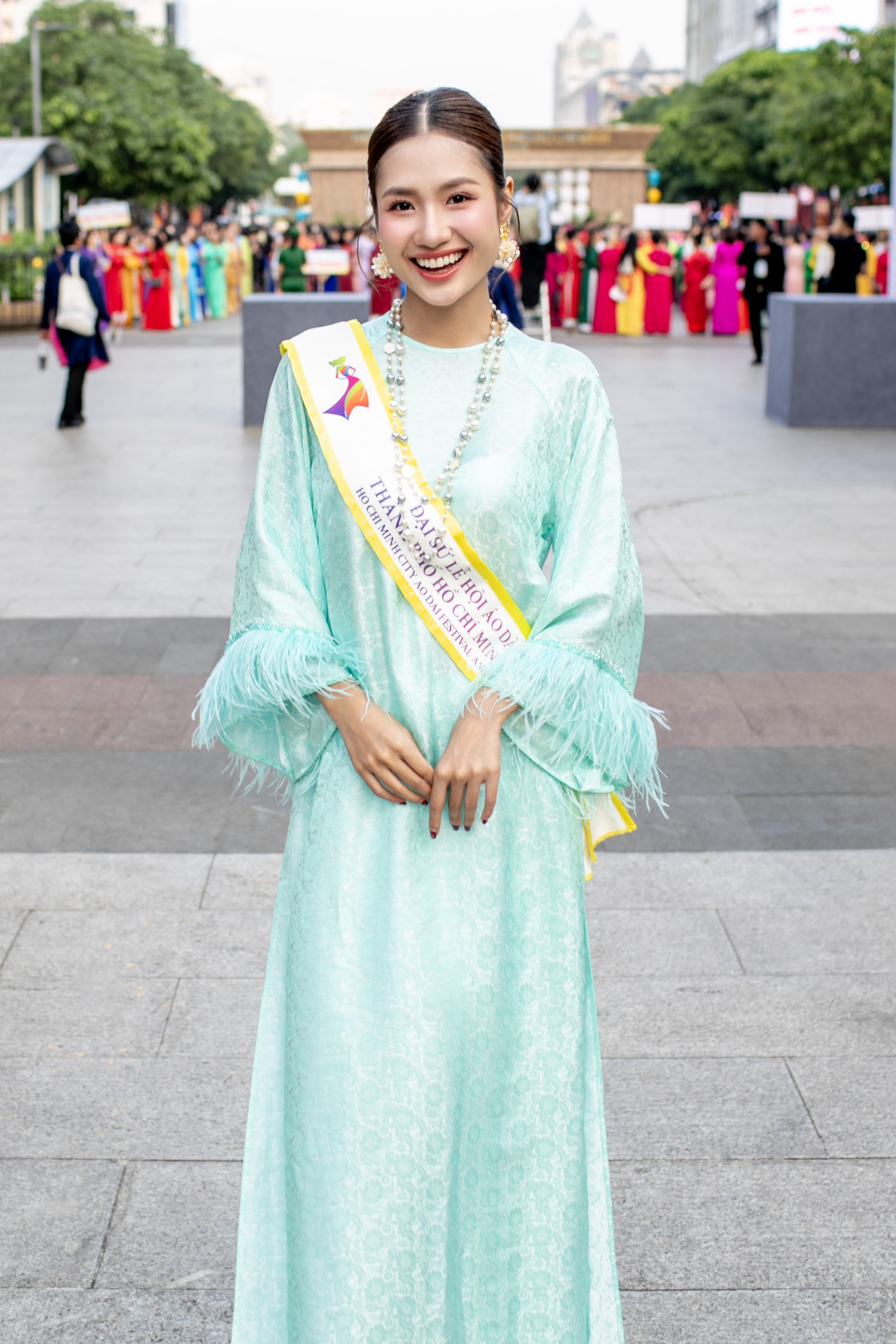 Hoa hậu M&ocirc;i trường thế giới 2023 Nguyễn Thanh H&agrave; rạng rỡ tại lễ hội &Aacute;o d&agrave;i - Ảnh 5.
