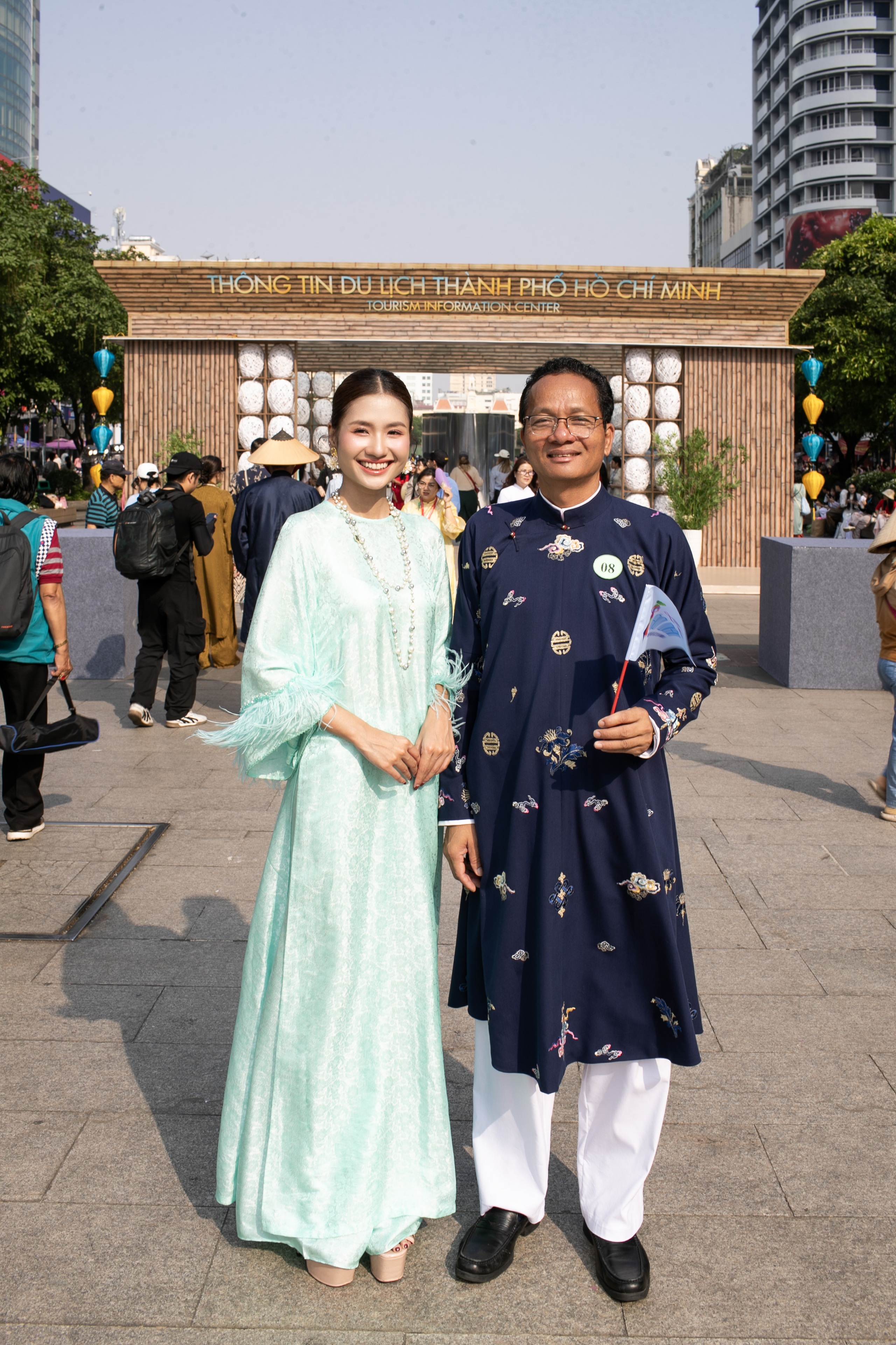 Hoa hậu M&ocirc;i trường thế giới 2023 Nguyễn Thanh H&agrave; rạng rỡ tại lễ hội &Aacute;o d&agrave;i - Ảnh 4.