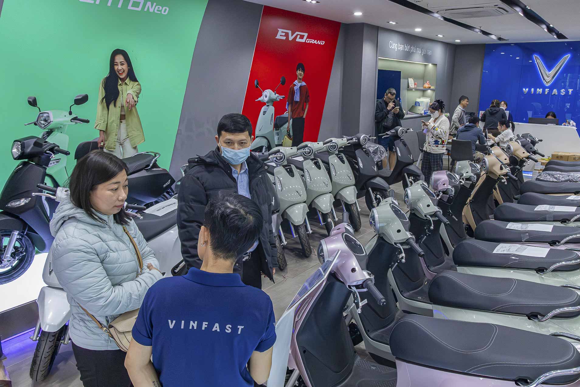 Gi&aacute; xăng tăng cao 2026 , người d&acirc;n xoay xở với chi ti&ecirc;u h&agrave;ng ng&agrave;y - Ảnh 12.