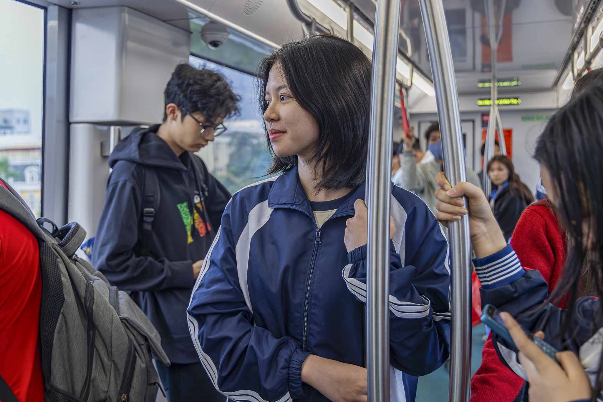 Gi&aacute; xăng tăng cao 2026 , người d&acirc;n xoay xở với chi ti&ecirc;u h&agrave;ng ng&agrave;y - Ảnh 1.