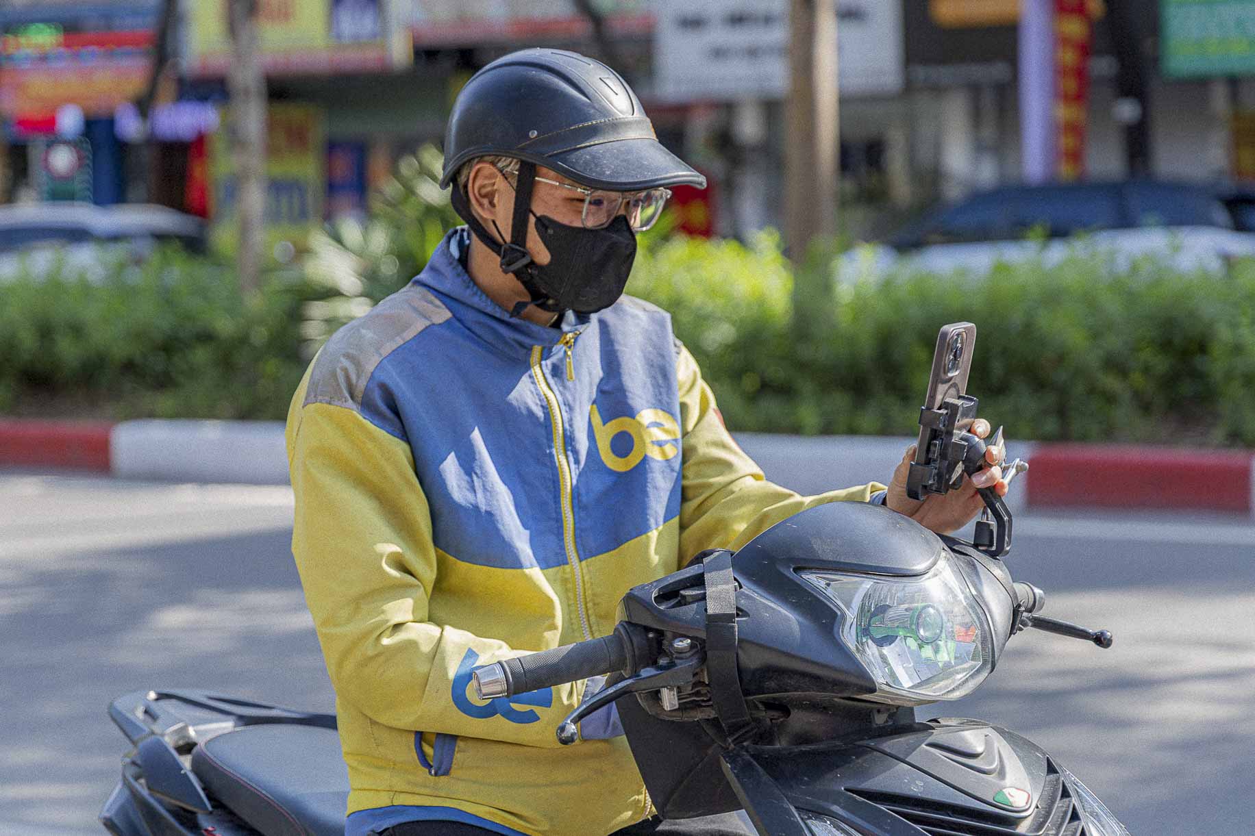 Gi&aacute; xăng tăng cao 2026 , người d&acirc;n xoay xở với chi ti&ecirc;u h&agrave;ng ng&agrave;y - Ảnh 5.