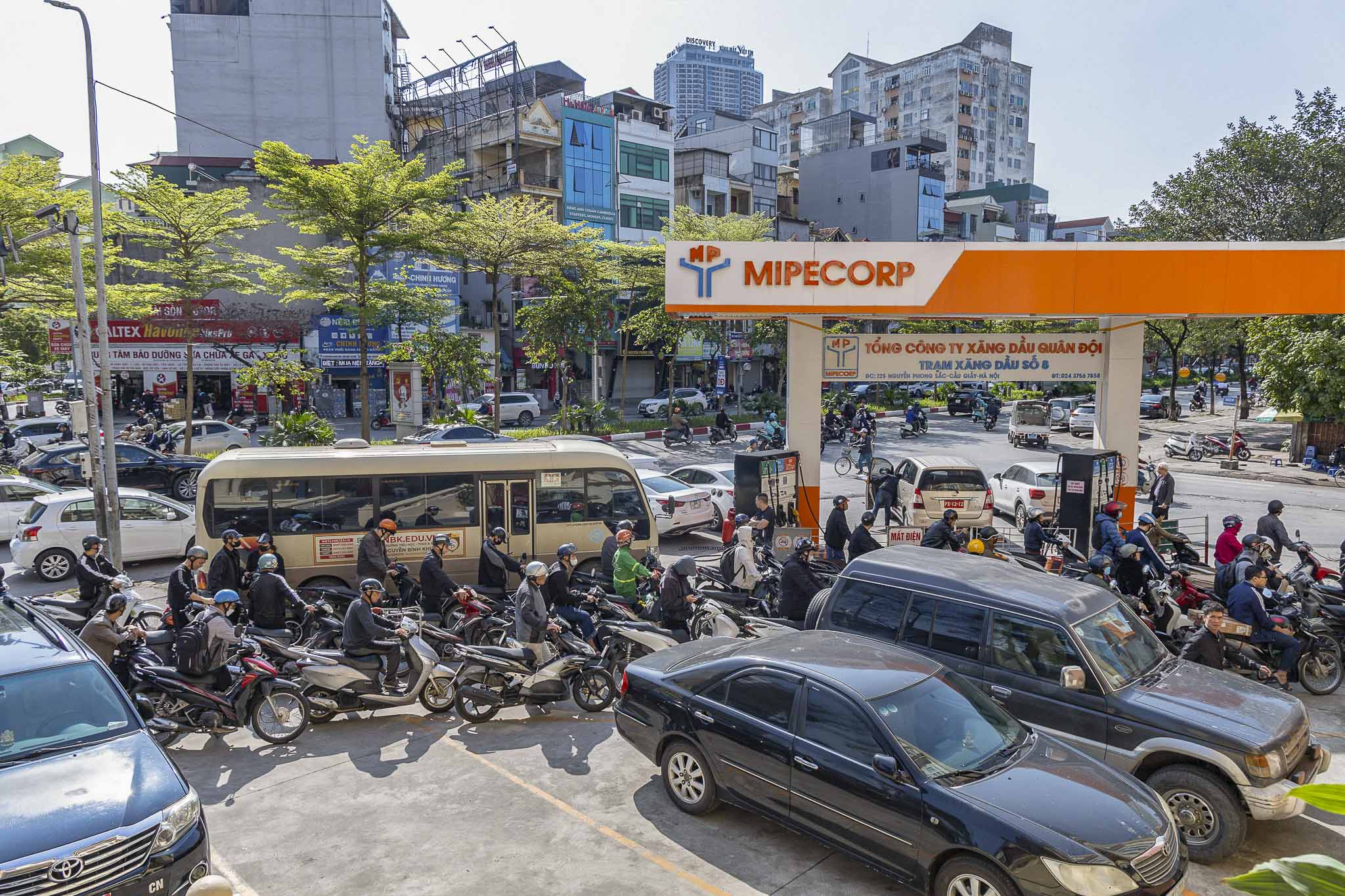 Gi&aacute; xăng tăng cao 2026 , người d&acirc;n xoay xở với chi ti&ecirc;u h&agrave;ng ng&agrave;y - Ảnh 15.