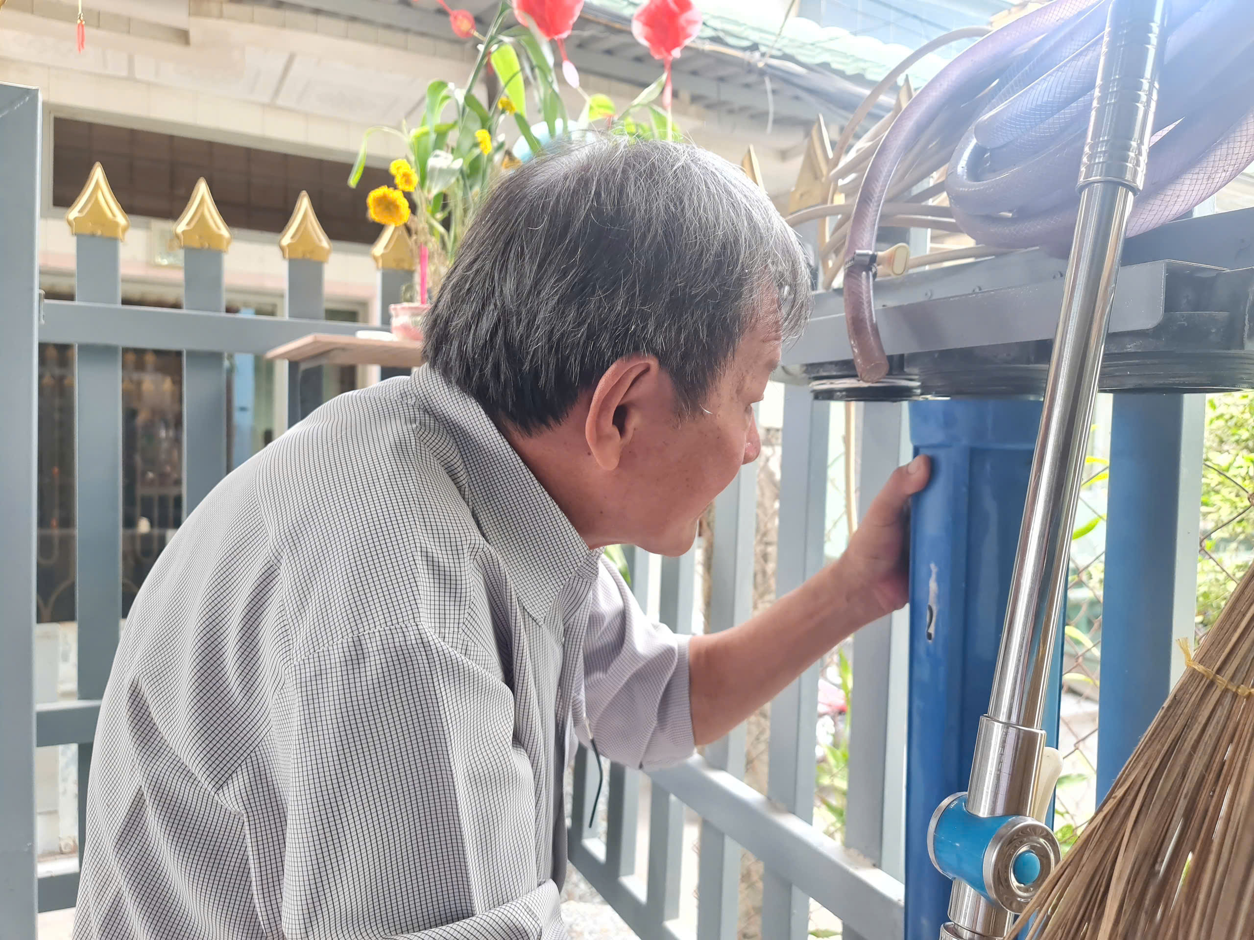 Nước sinh hoạt đục ngầu, gần 1.400 hộ dân ở Đồng Tháp sống trong lo lắng- Ảnh 1.