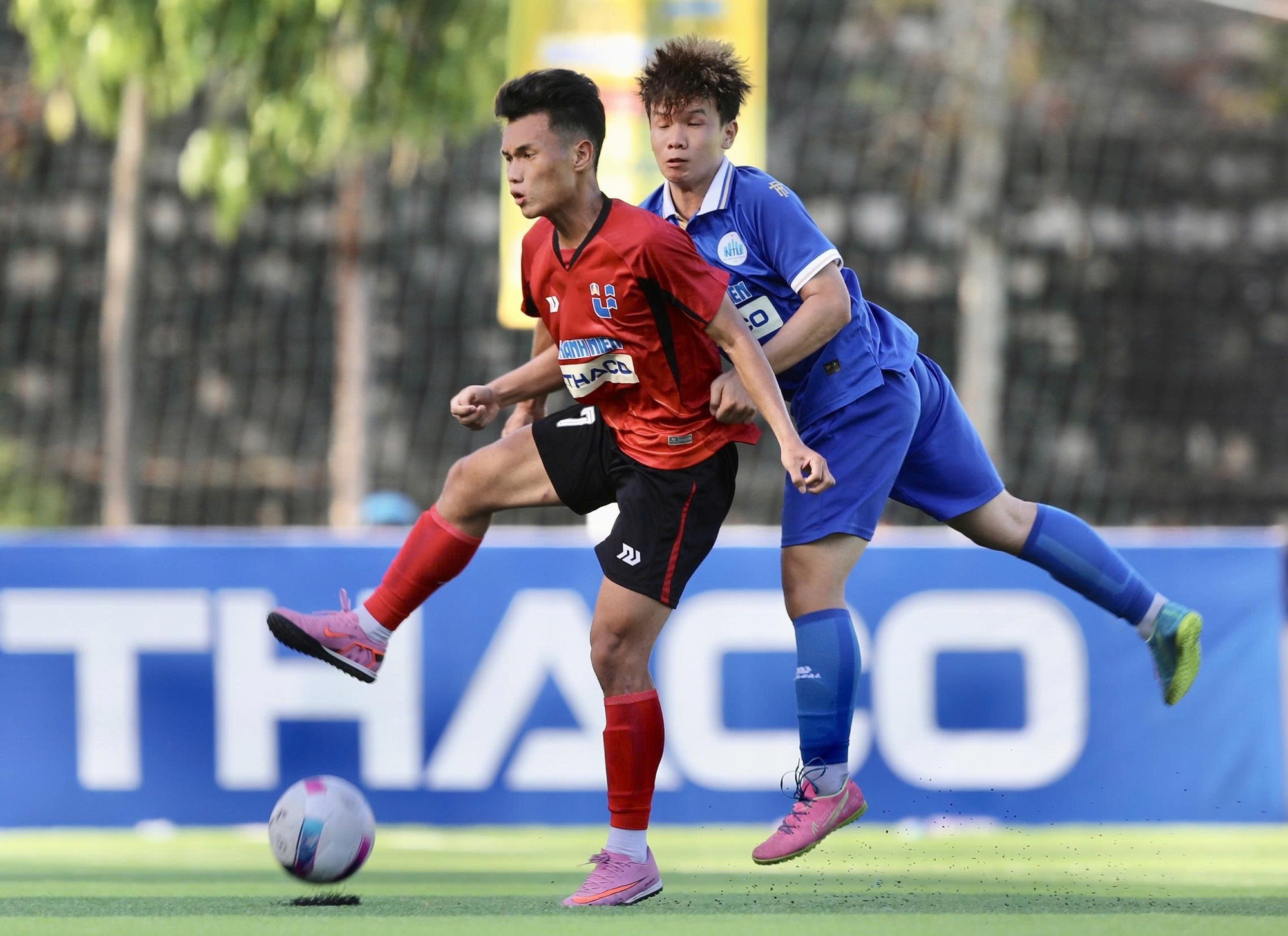 &lsquo;Ronaldo&rsquo; của đội b&oacute;ng Trường ĐH C&ocirc;ng nghiệp TP.HCM- Ảnh 1.