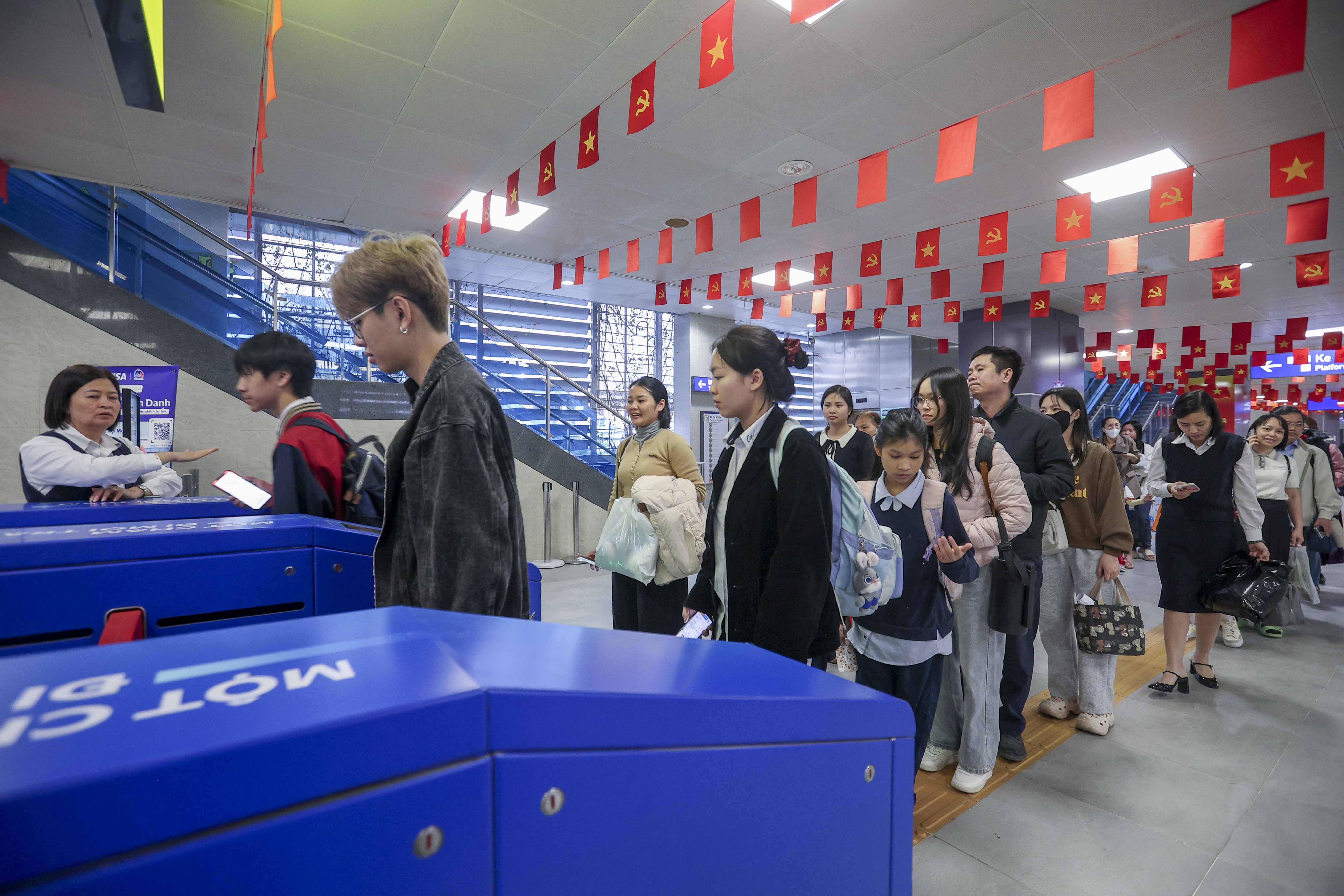 Gi&aacute; xăng tăng cao 2026 , người d&acirc;n xoay xở với chi ti&ecirc;u h&agrave;ng ng&agrave;y - Ảnh 4.