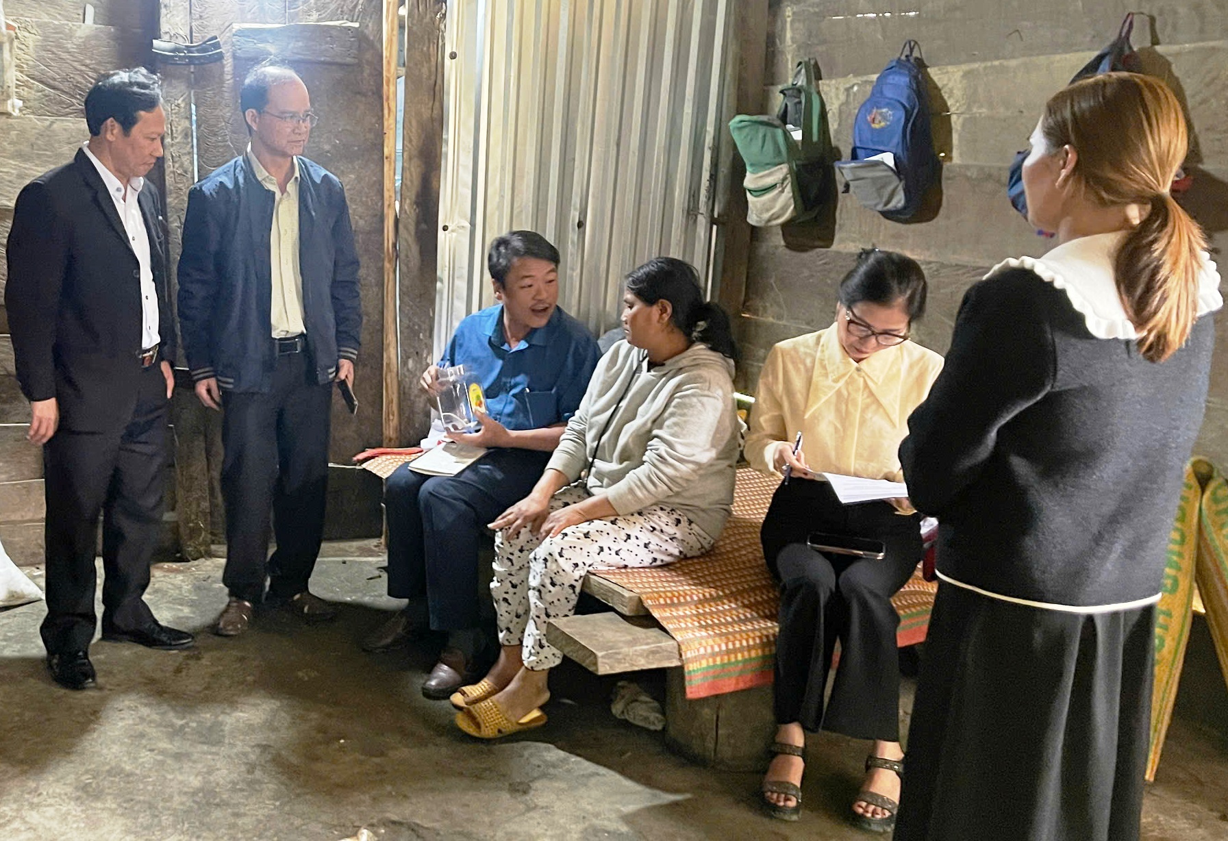 Đưa thuốc giải độc từ Thụy Sĩ về Đà Nẵng cứu 3 anh em đang nguy kịch - Ảnh 2. Đưa thuốc giải độc từ Thụy Sĩ về Đà Nẵng cứu 3 anh em đang nguy kịch - Ảnh 2.