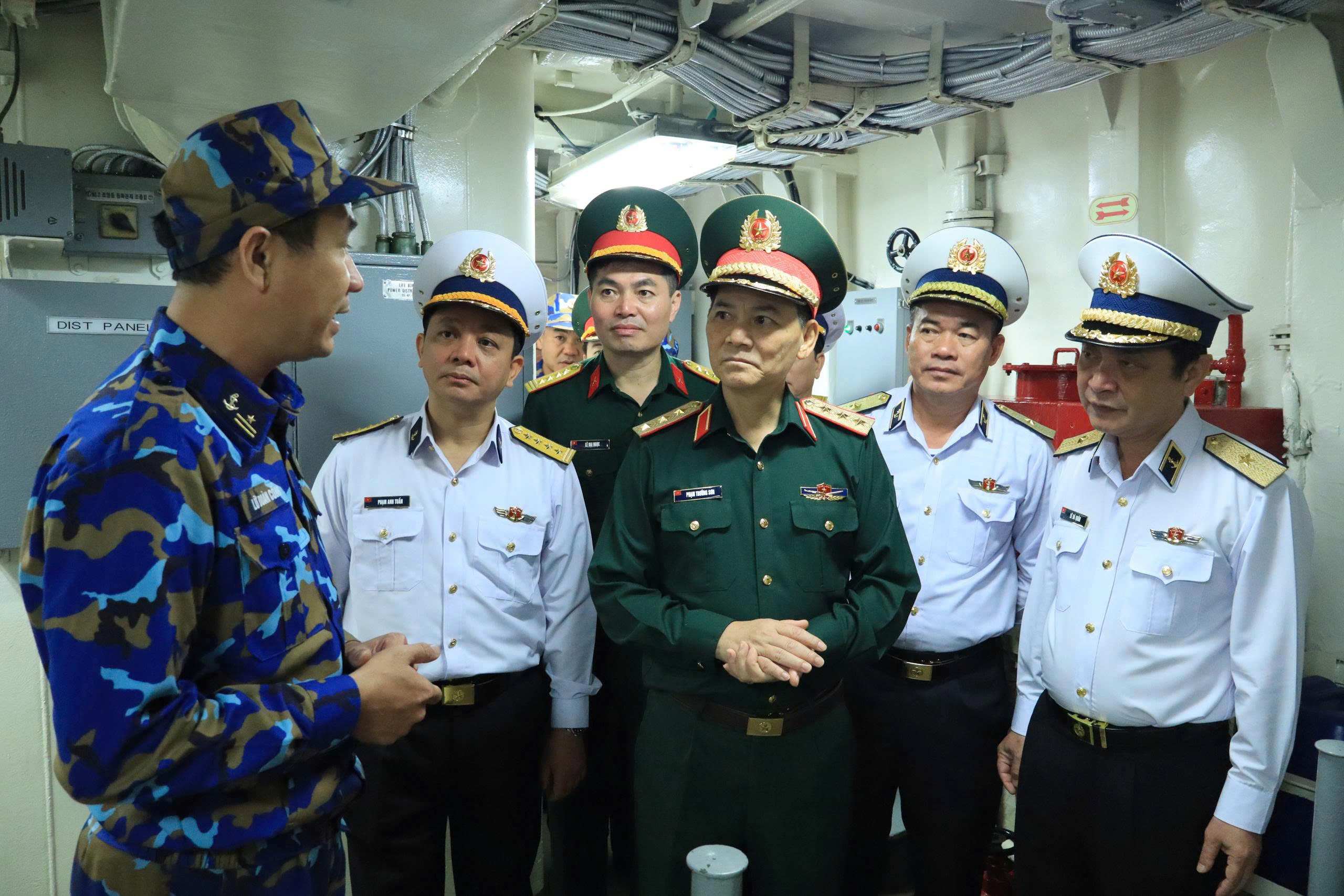 Bộ Quốc ph&ograve;ng kiểm tra sẵn s&agrave;ng chiến đấu bảo vệ bầu cử tại V&ugrave;ng 3 Hải qu&acirc;n- Ảnh 2.