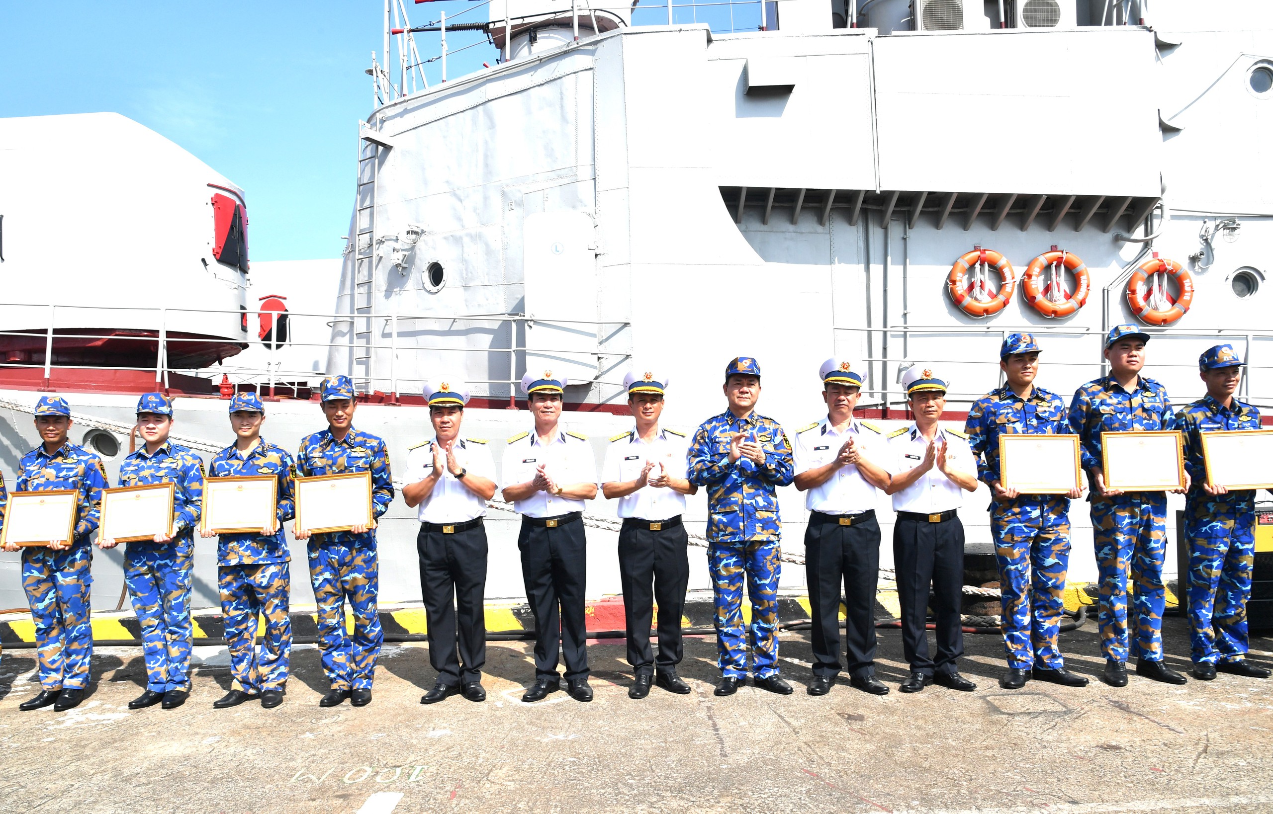 Tàu hộ vệ săn ngầm 17 cập cảng, hoàn thành diễn tập Hải quân ở Ấn Độ- Ảnh 3.