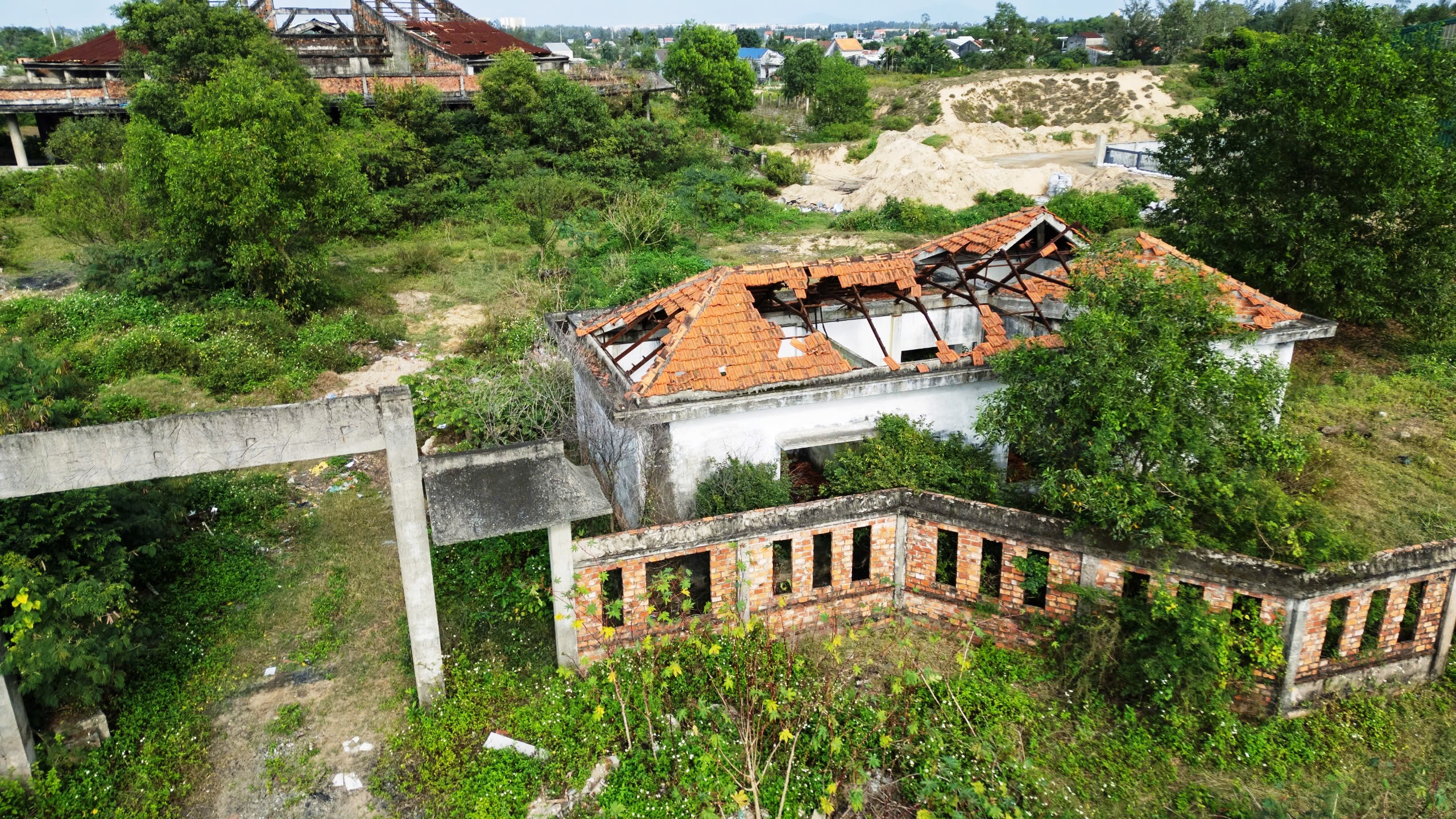 Đ&agrave; Nẵng: Cận cảnh nh&agrave; hỏa t&aacute;ng 'ma' 13 tỉ đồng bỏ hoang hơn 2 thập kỷ- Ảnh 6.