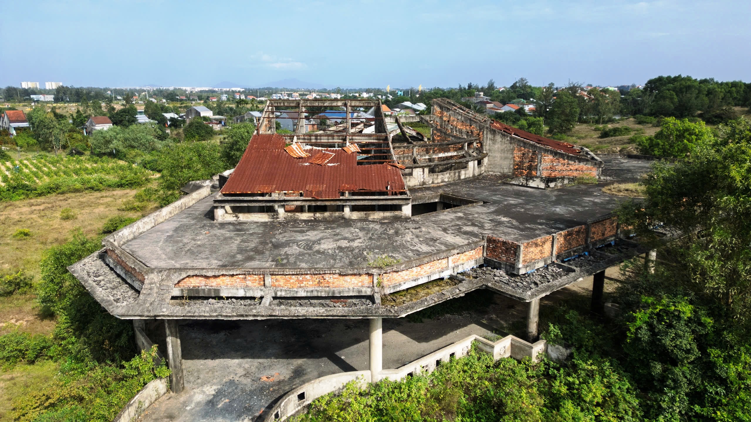 Đ&agrave; Nẵng: Cận cảnh nh&agrave; hỏa t&aacute;ng 'ma' 13 tỉ đồng bỏ hoang hơn 2 thập kỷ- Ảnh 9.