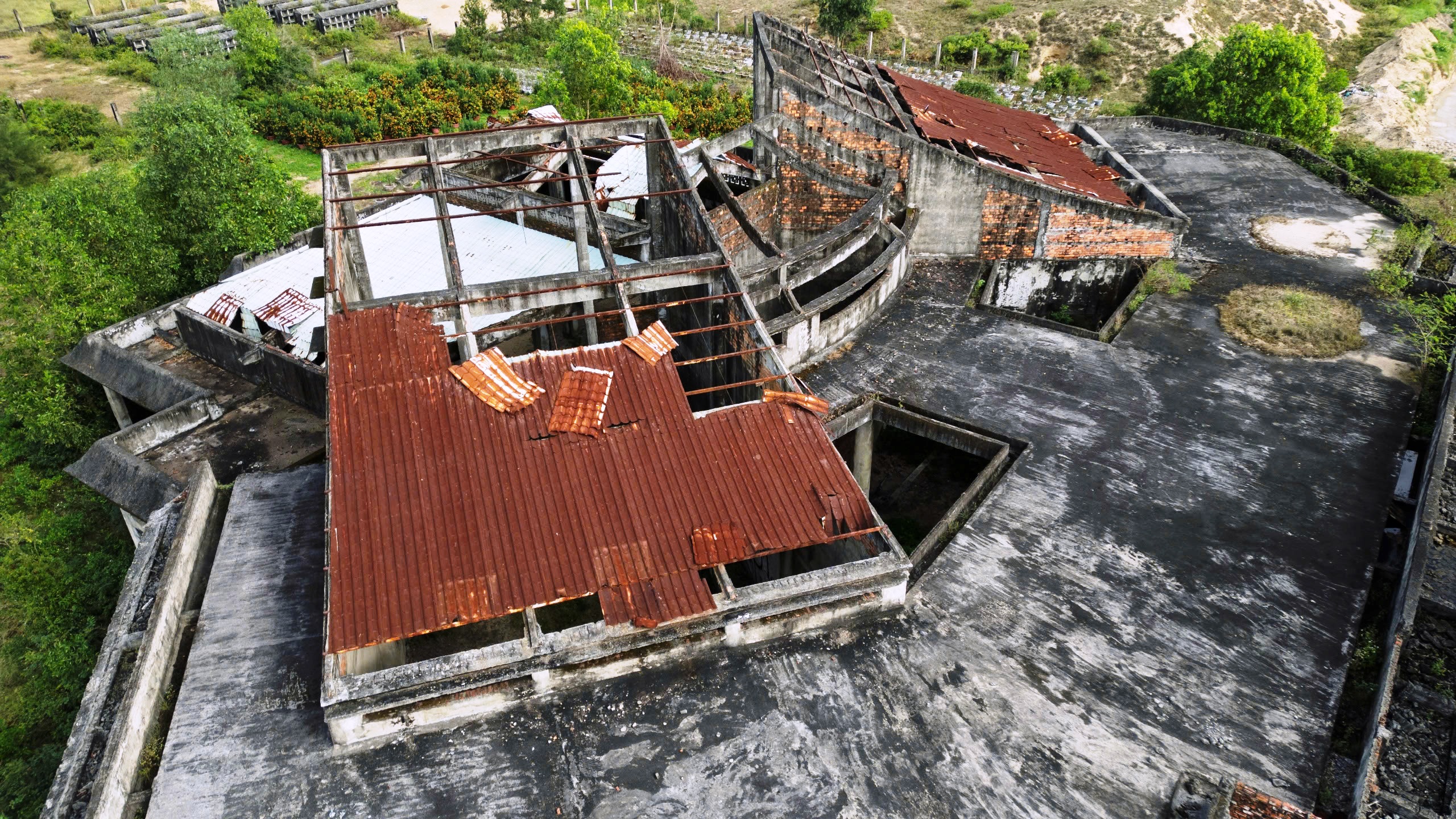 Đ&agrave; Nẵng: Cận cảnh nh&agrave; hỏa t&aacute;ng 'ma' 13 tỉ đồng bỏ hoang hơn 2 thập kỷ- Ảnh 13.