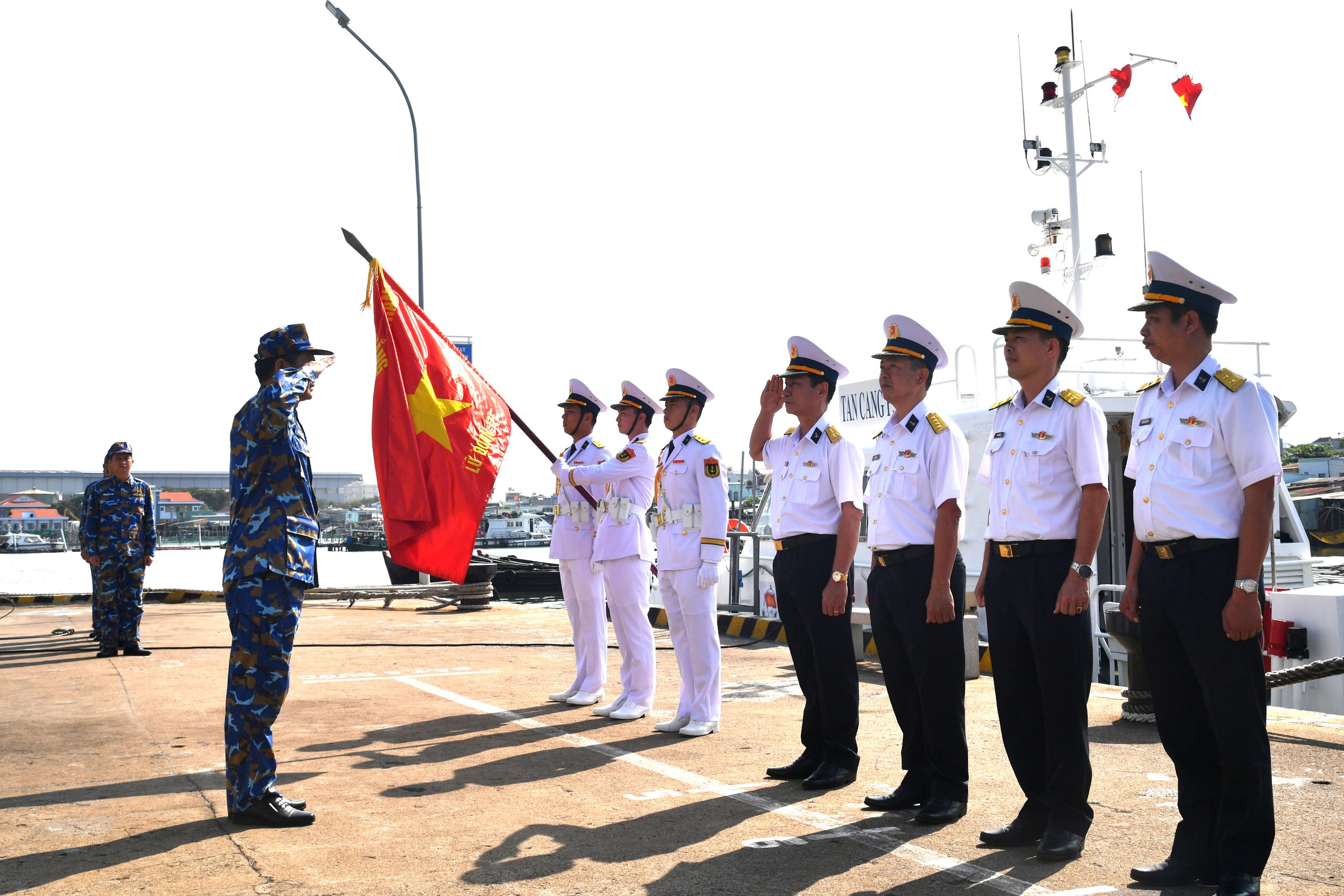 Tàu hộ vệ săn ngầm 17 cập cảng, hoàn thành diễn tập Hải quân ở Ấn Độ- Ảnh 2.