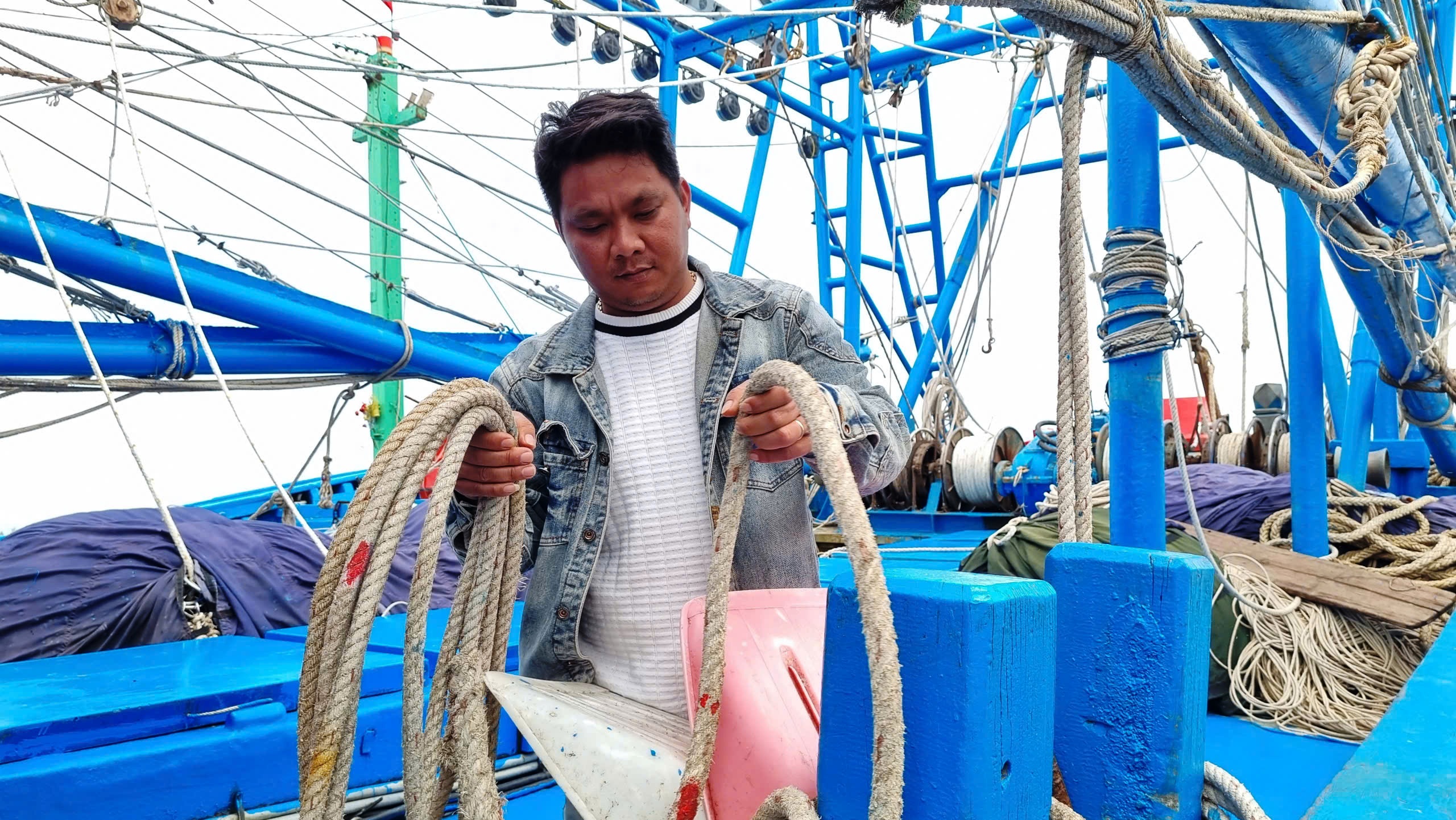 'Xăng dầu tăng giá thì khó thật nhưng biển là nghề của tụi tôi'- Ảnh 2.