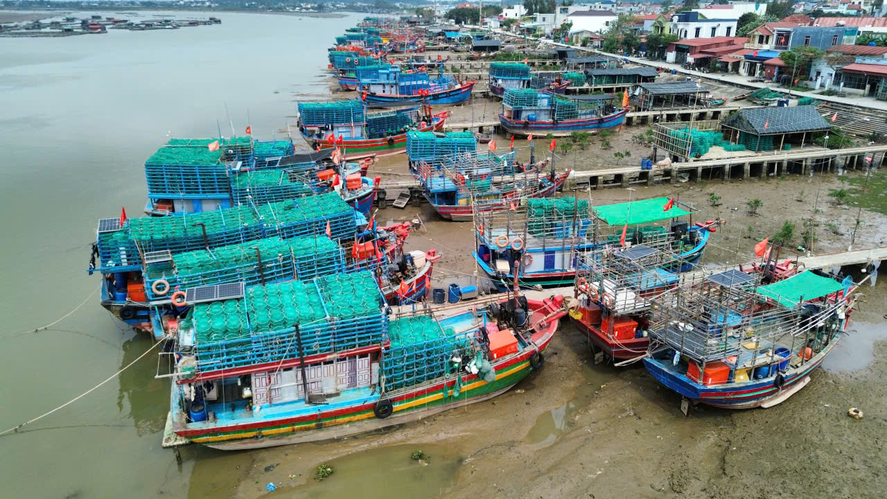 Ngư d&acirc;n Thanh H&oacute;a lao đao v&igrave; gi&aacute; dầu tăng cao - Ảnh 2.