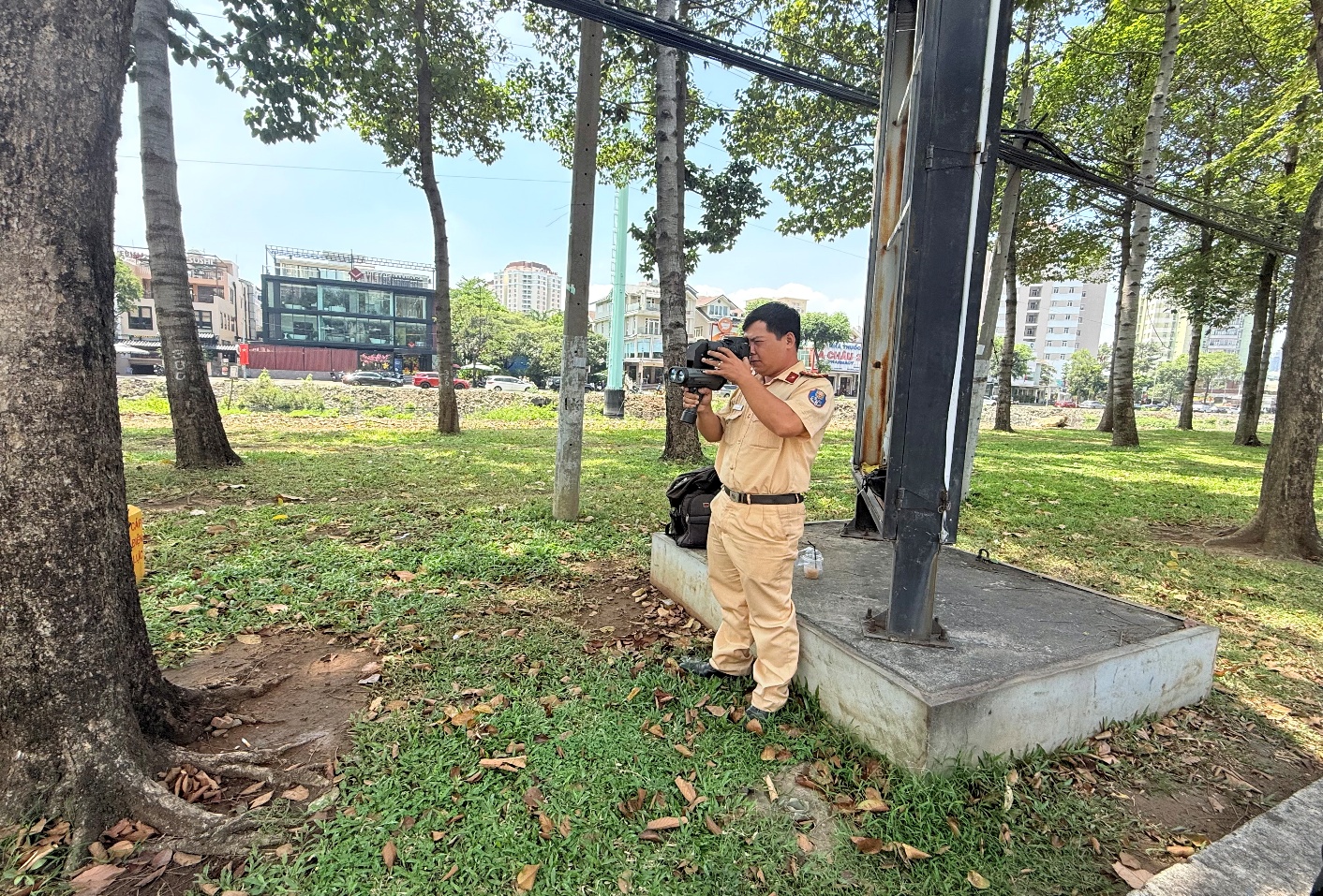 Bị CSGT TP.HCM bắn tốc độ, nhiều người ngỡ ngàng vì 'lỡ tăng ga' nơi đường đẹp - Ảnh 1.
