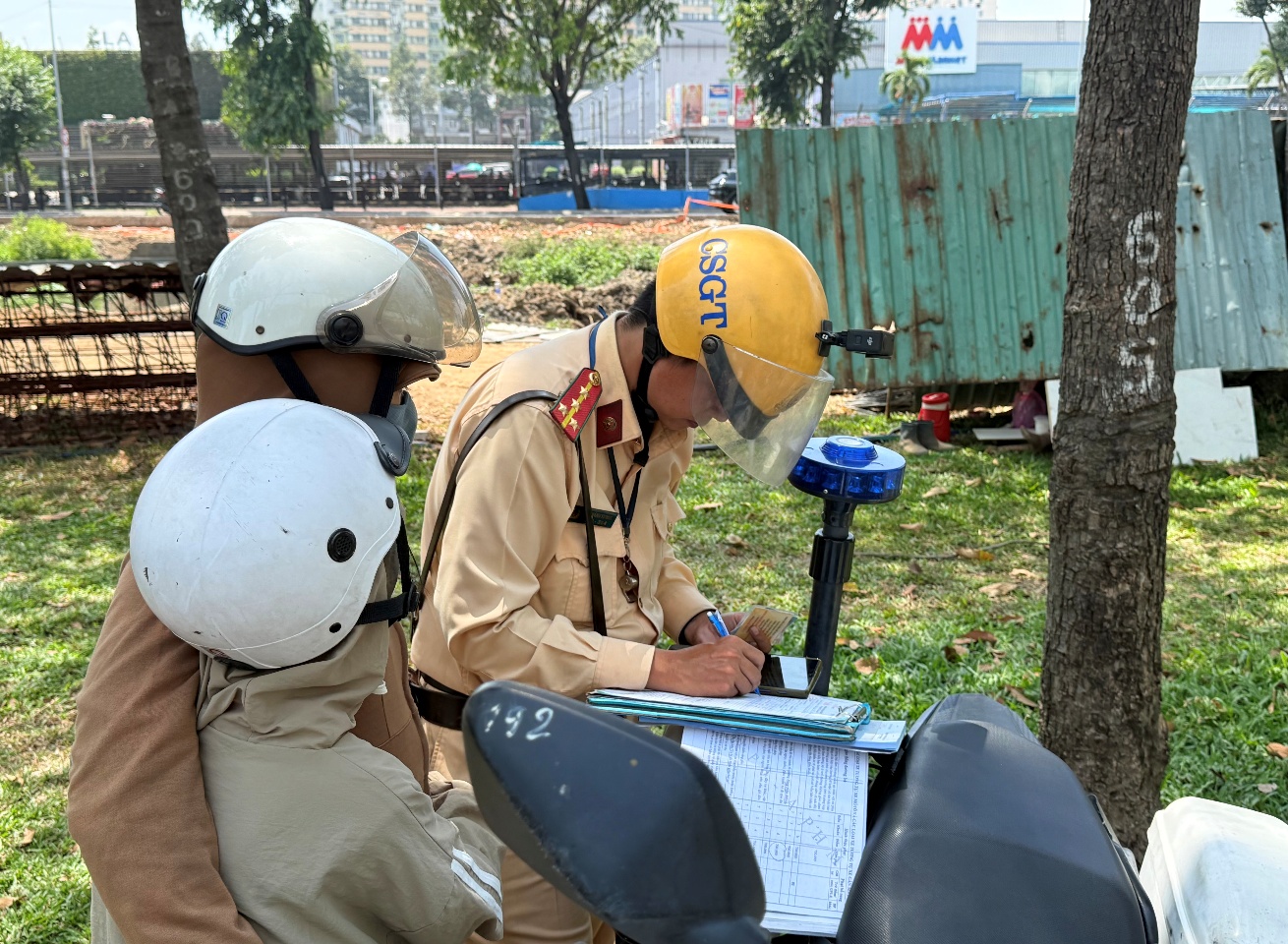 Bị CSGT TP.HCM bắn tốc độ, nhiều người ngỡ ngàng vì 'lỡ tăng ga' nơi đường đẹp - Ảnh 2.