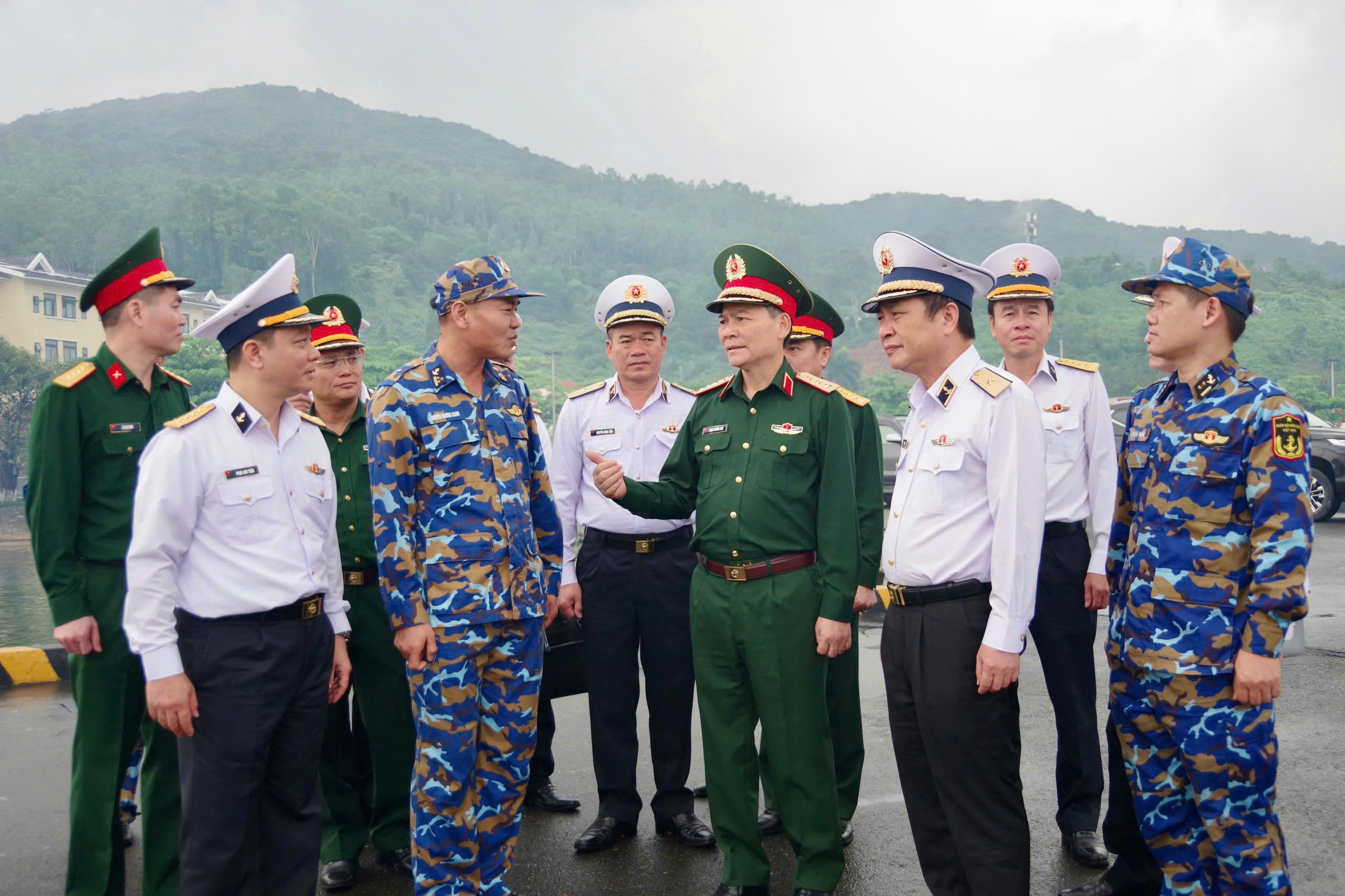 Bộ Quốc ph&ograve;ng kiểm tra sẵn s&agrave;ng chiến đấu bảo vệ bầu cử tại V&ugrave;ng 3 Hải qu&acirc;n- Ảnh 1.