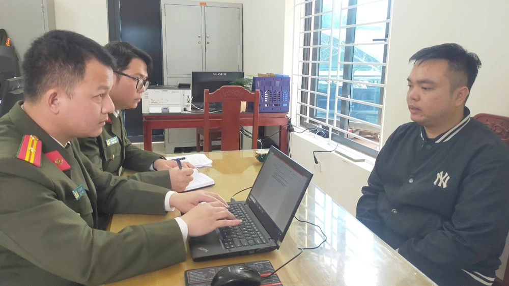 Khởi tố người làm bài thuốc 'Thảo dược đắp xương khớp Hoàng Minh Đường' - Ảnh 2.