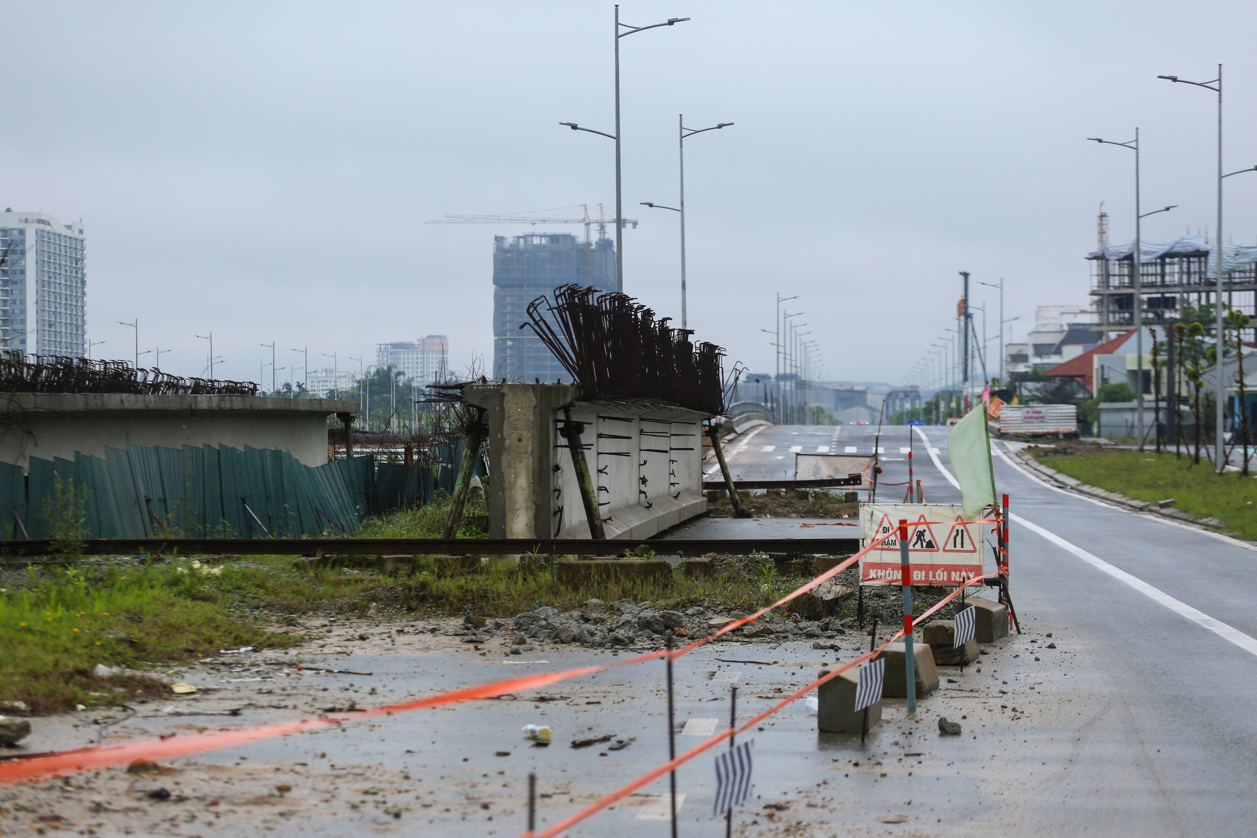 Cầu qua s&ocirc;ng Như &Yacute; ở Huế th&ocirc;ng xe khi chưa c&oacute; lan can, lề đi bộ- Ảnh 4.