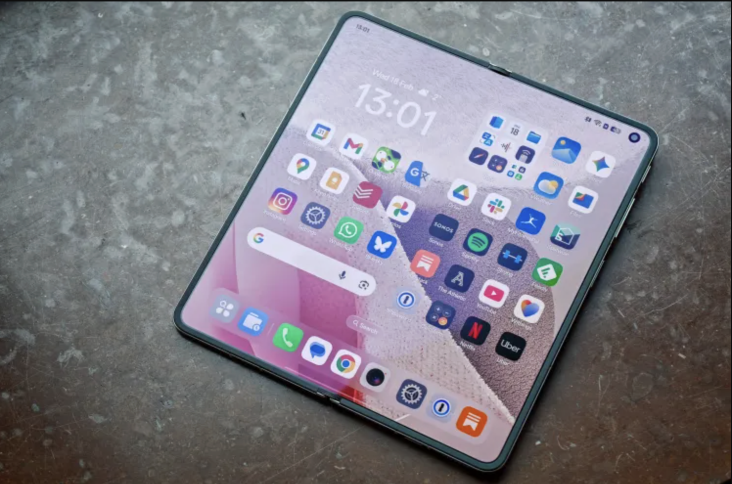 Oppo Find N6 lộ diện: Bản lề mạ vàng, màn hình gập tự phục hồi - Ảnh 1.