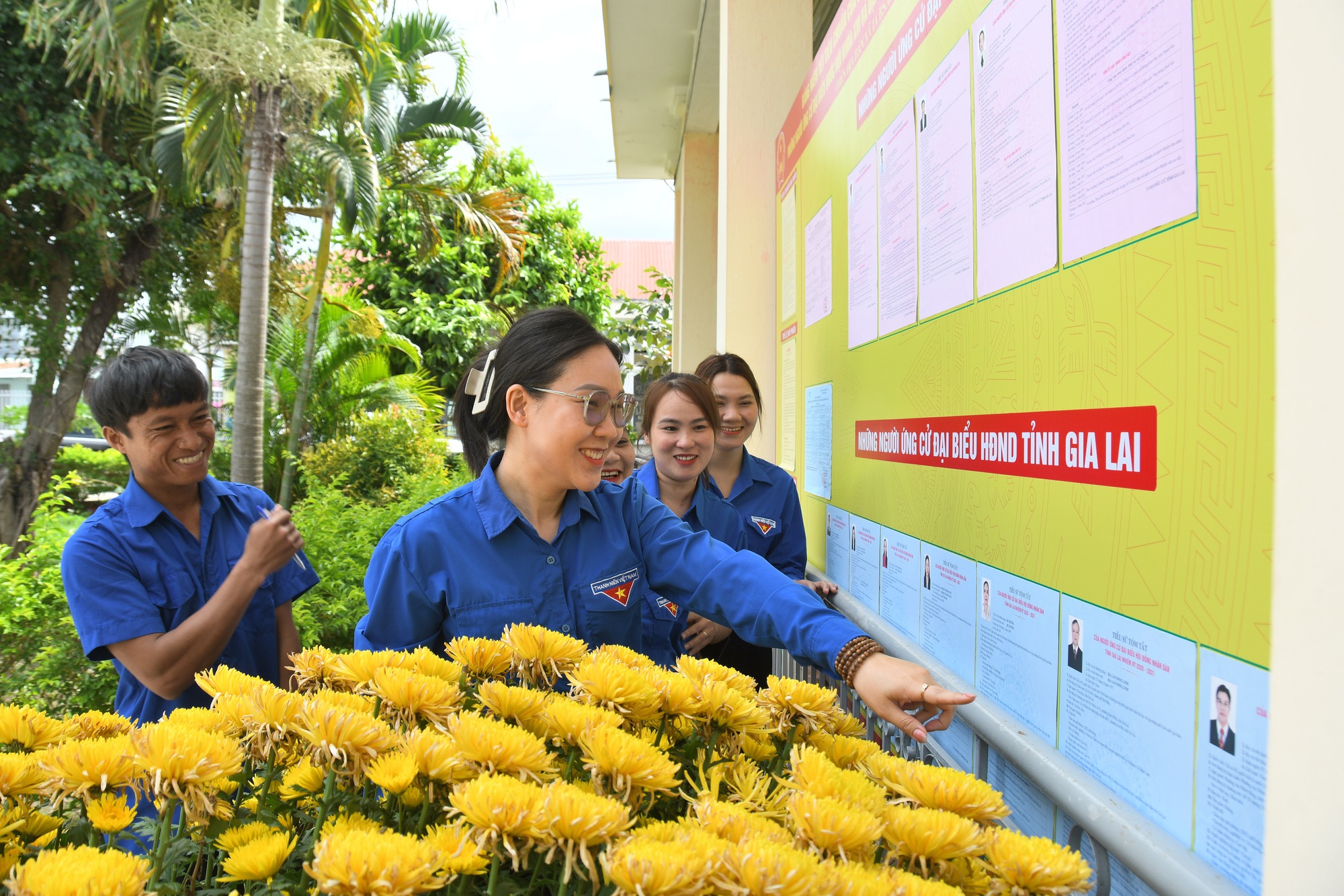 Thanh ni&ecirc;n miền n&uacute;i g&oacute;p sức v&agrave;o cuộc bầu cử - Ảnh 1.