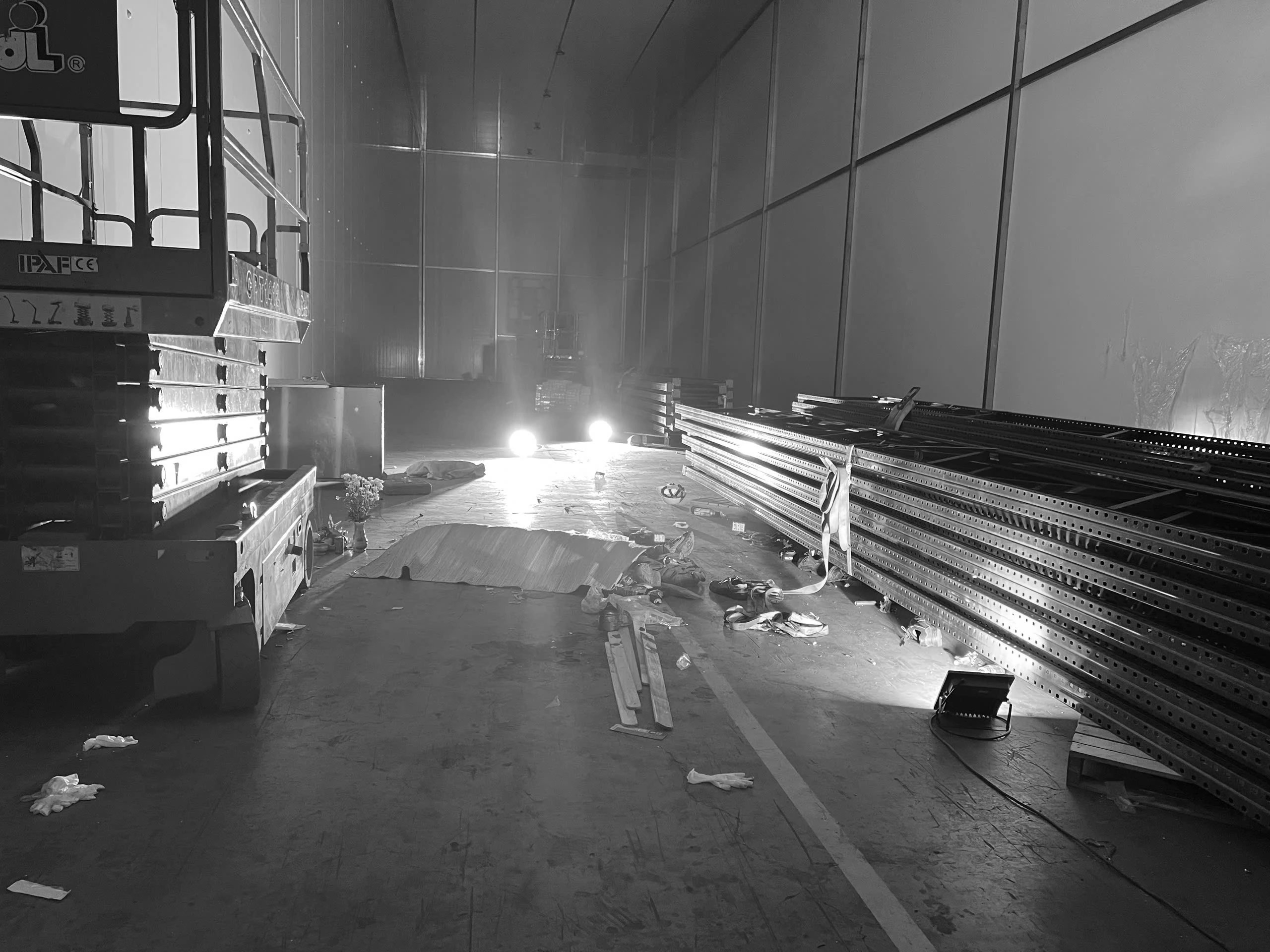 Thông tin mới vụ sập trần kho ở Khu công nghiệp Sóng Thần, 4 người thương vong - Ảnh 1.