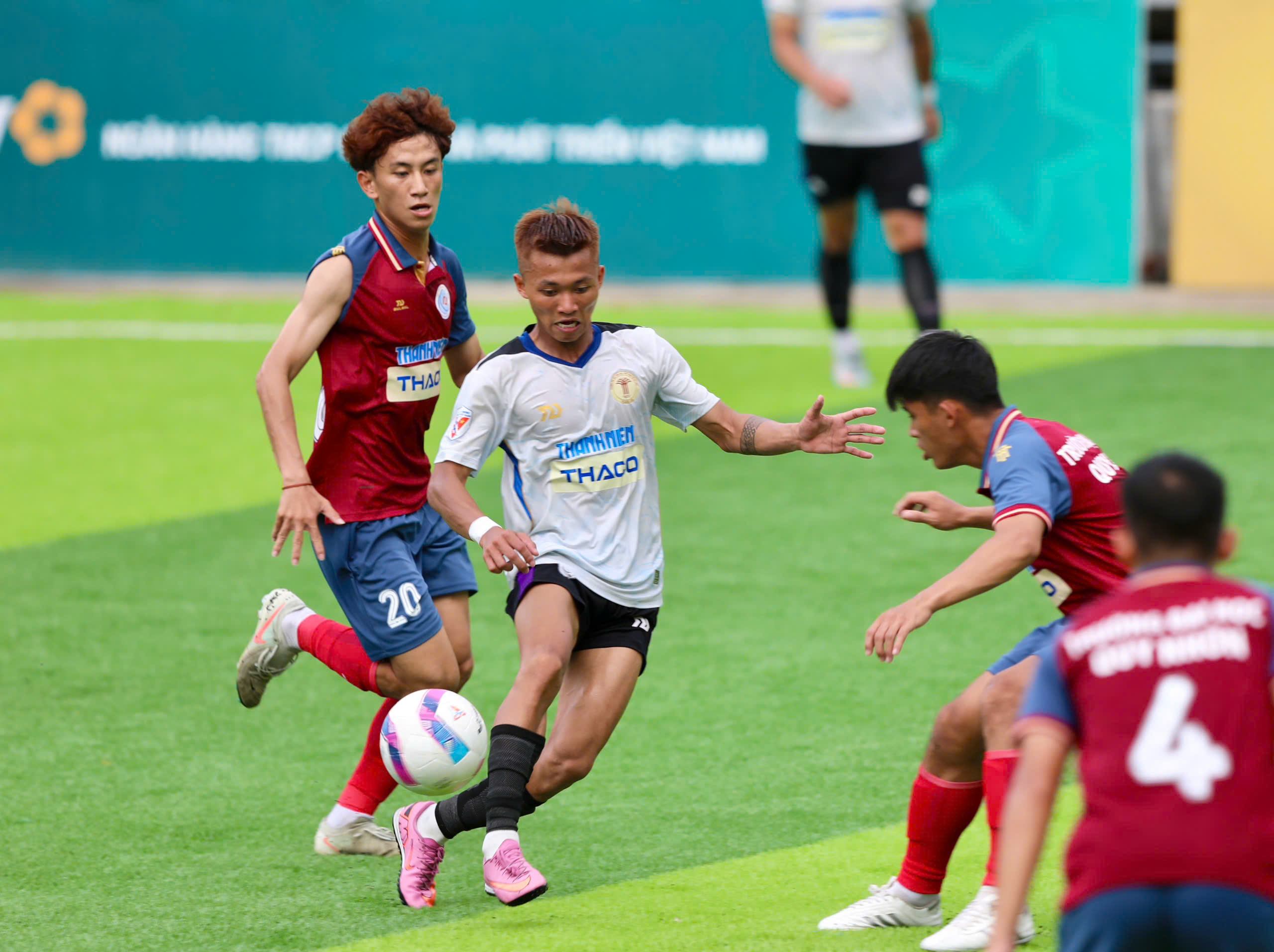 Đương kim v&ocirc; địch thị uy sức mạnh bằng 'mưa' b&agrave;n thắng- Ảnh 2.